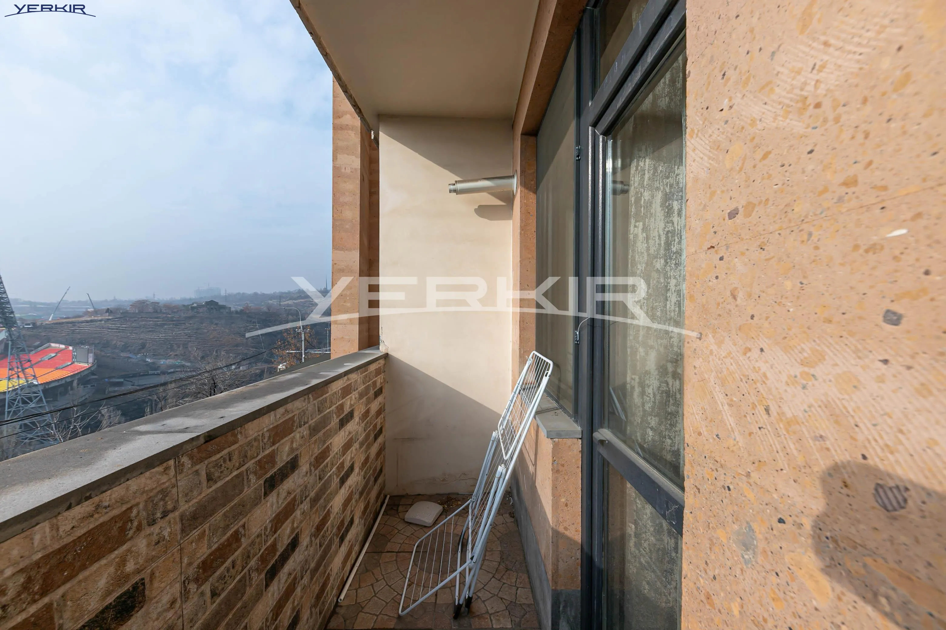 Apartments Code: 10+3701349