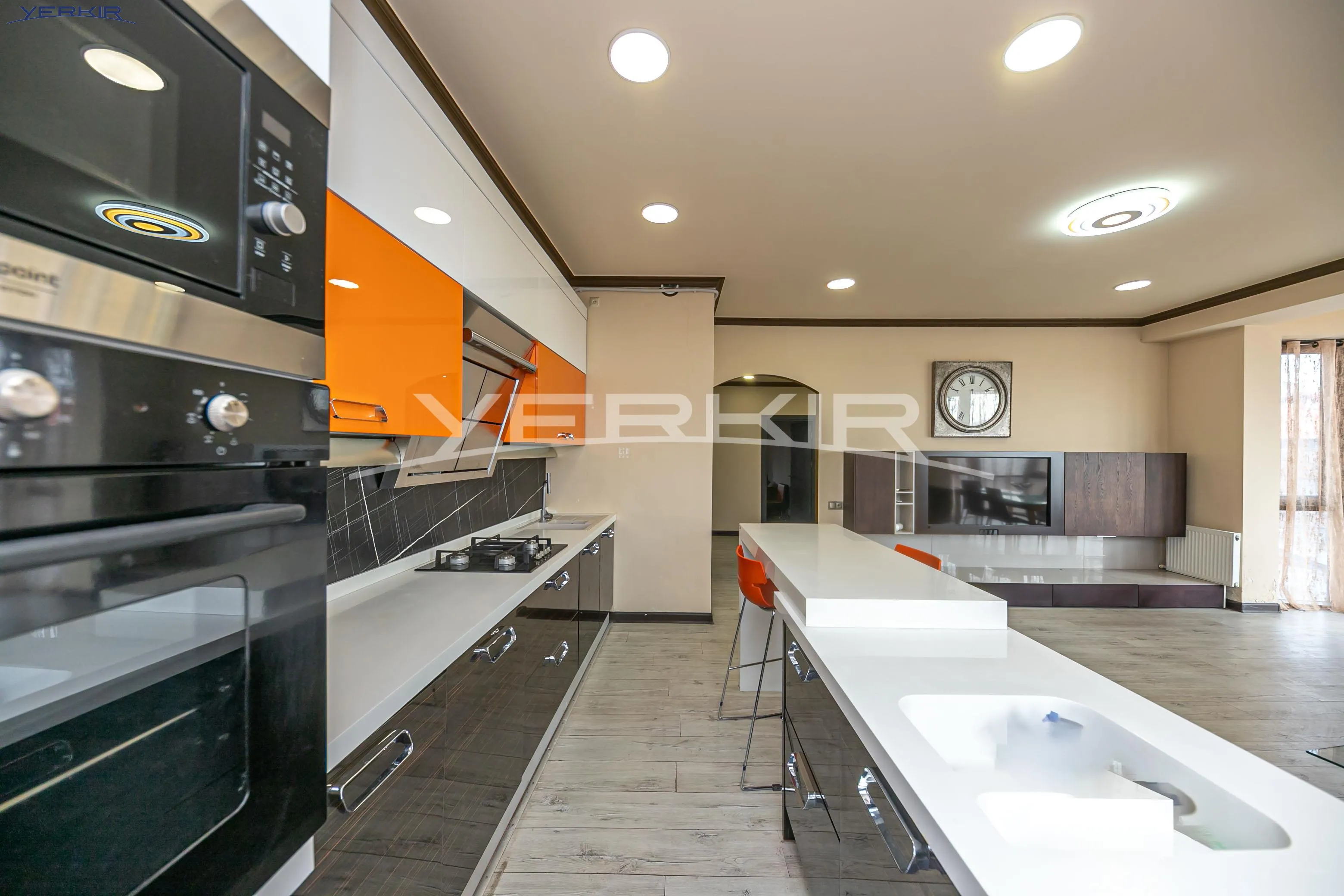 Apartments Code: 10+3701349