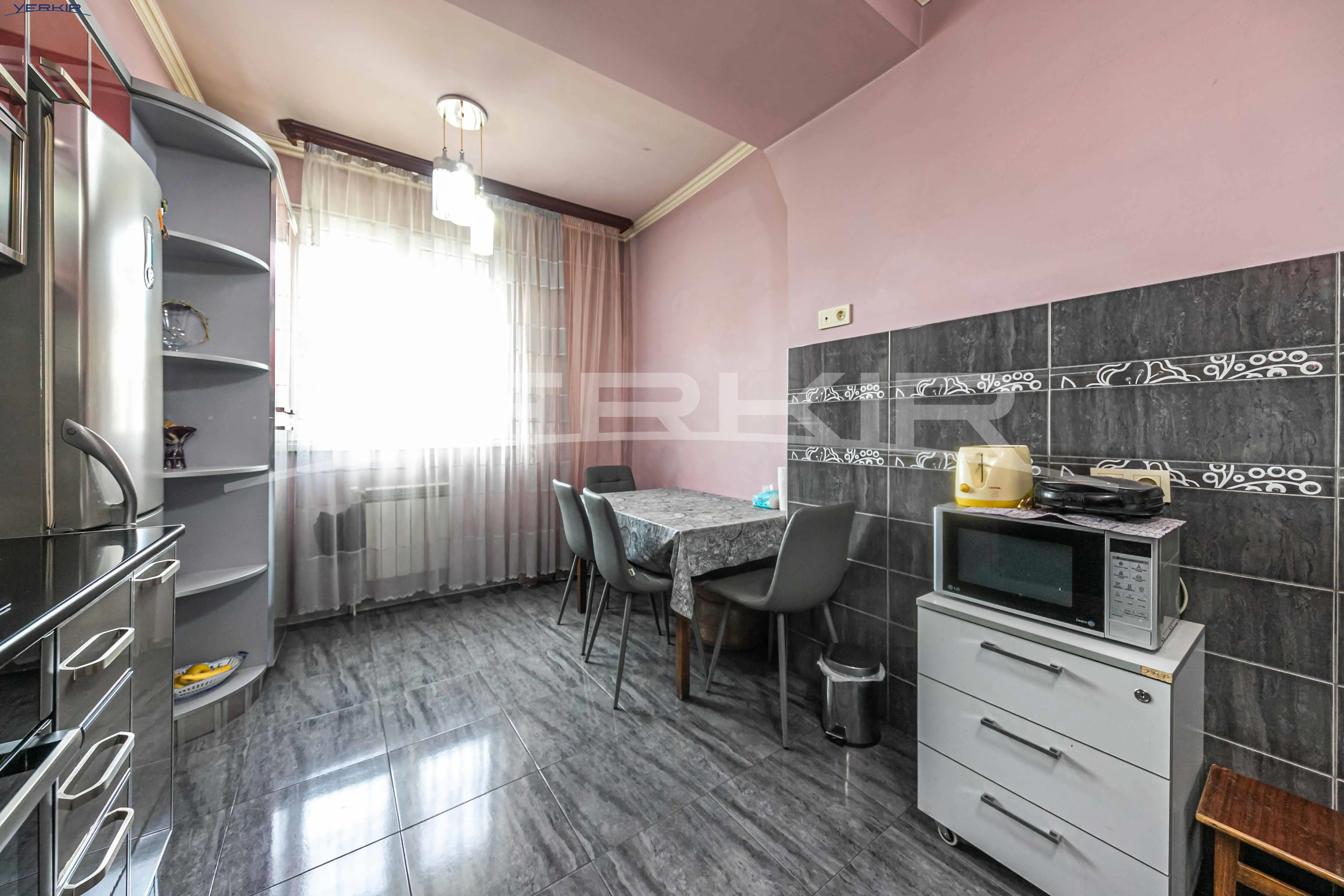 Apartments Code: 10+3632424