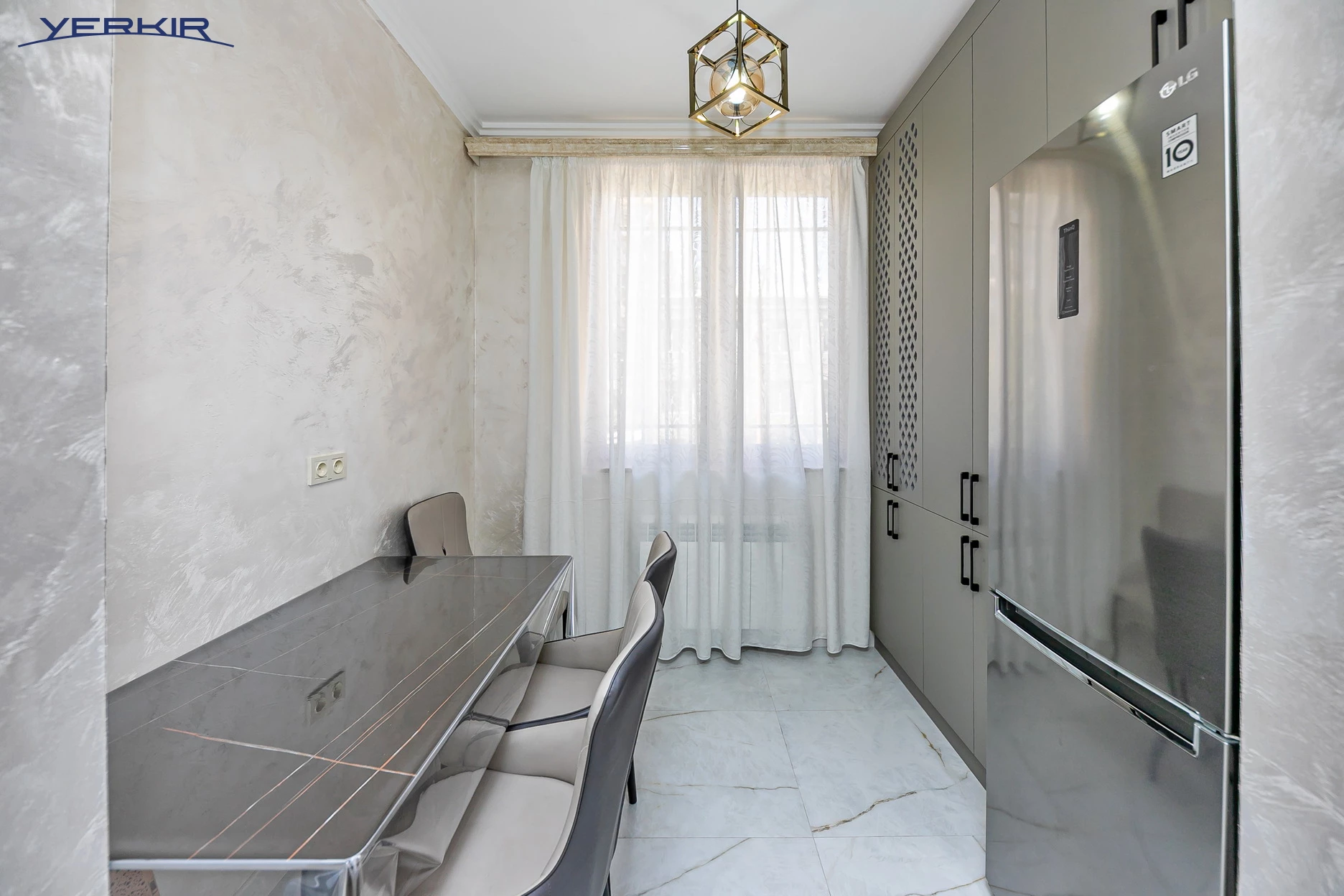 Apartments Code: 5+218071