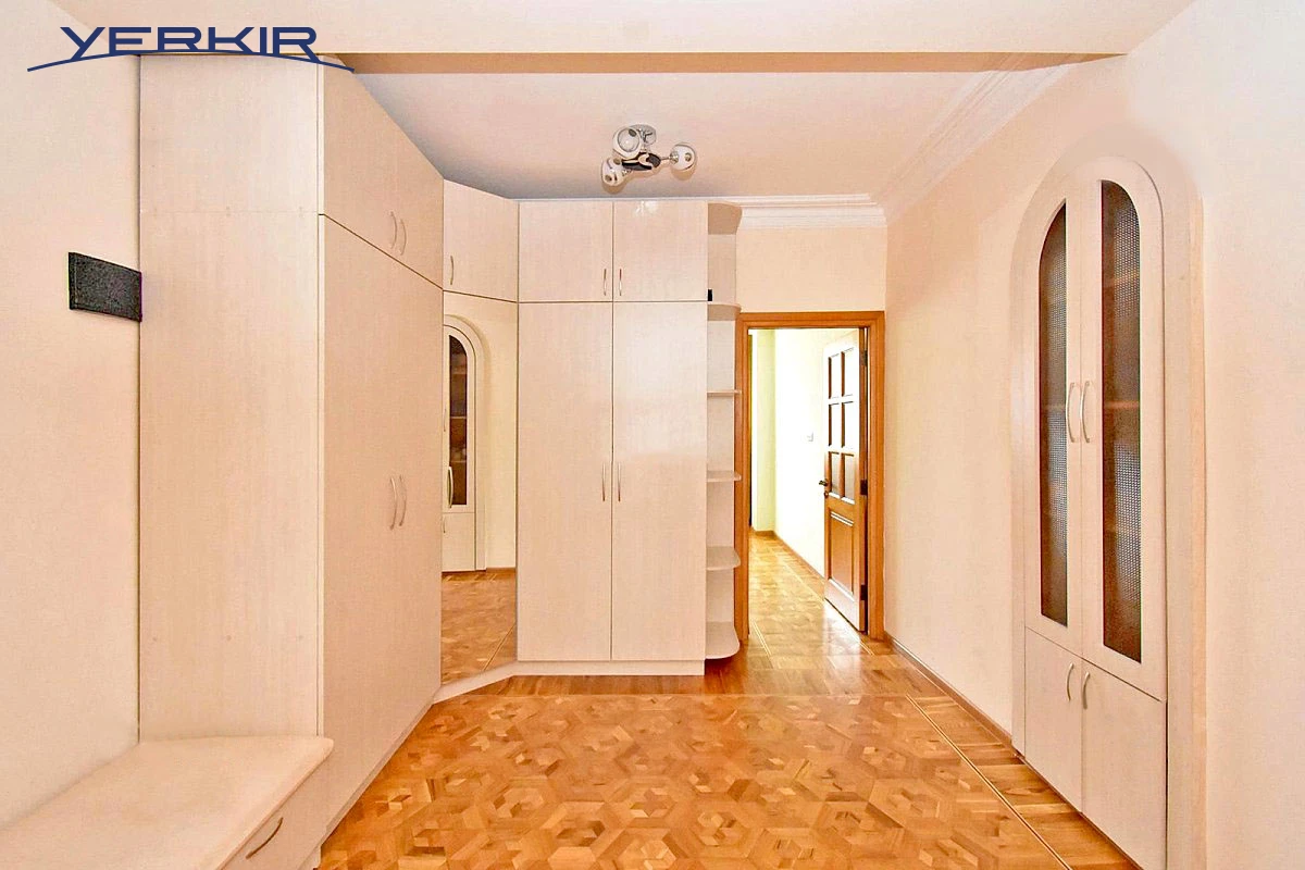 Apartments Code: 9+3241196