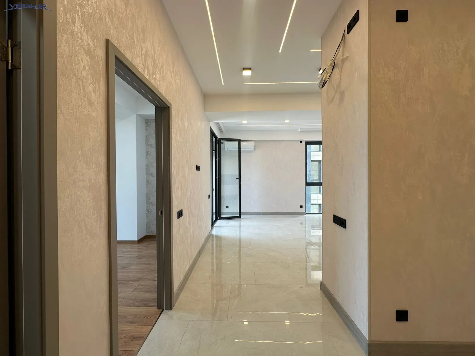 Apartments Code: 9+3768613
