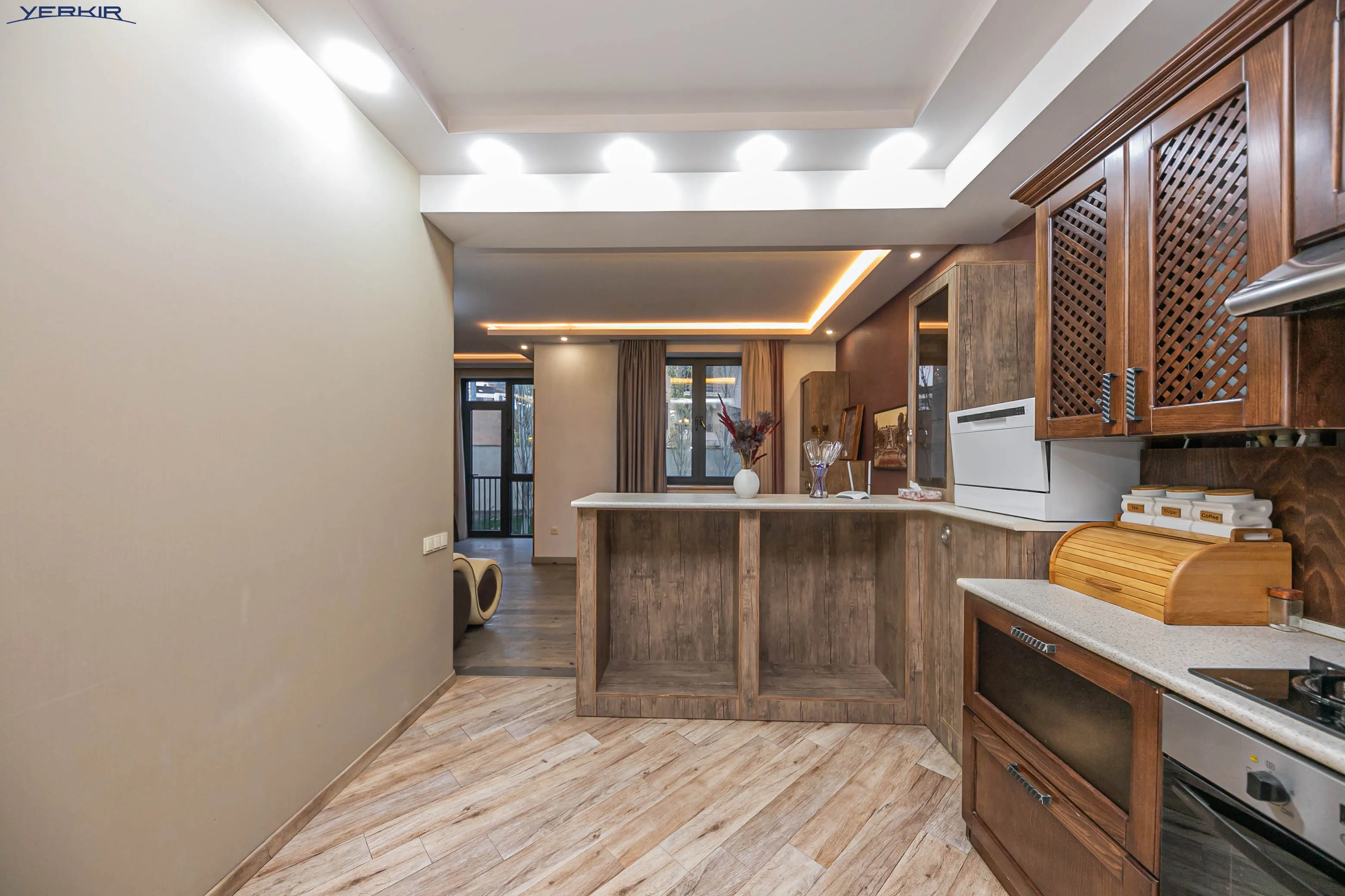 Apartments Code: 9+3621224