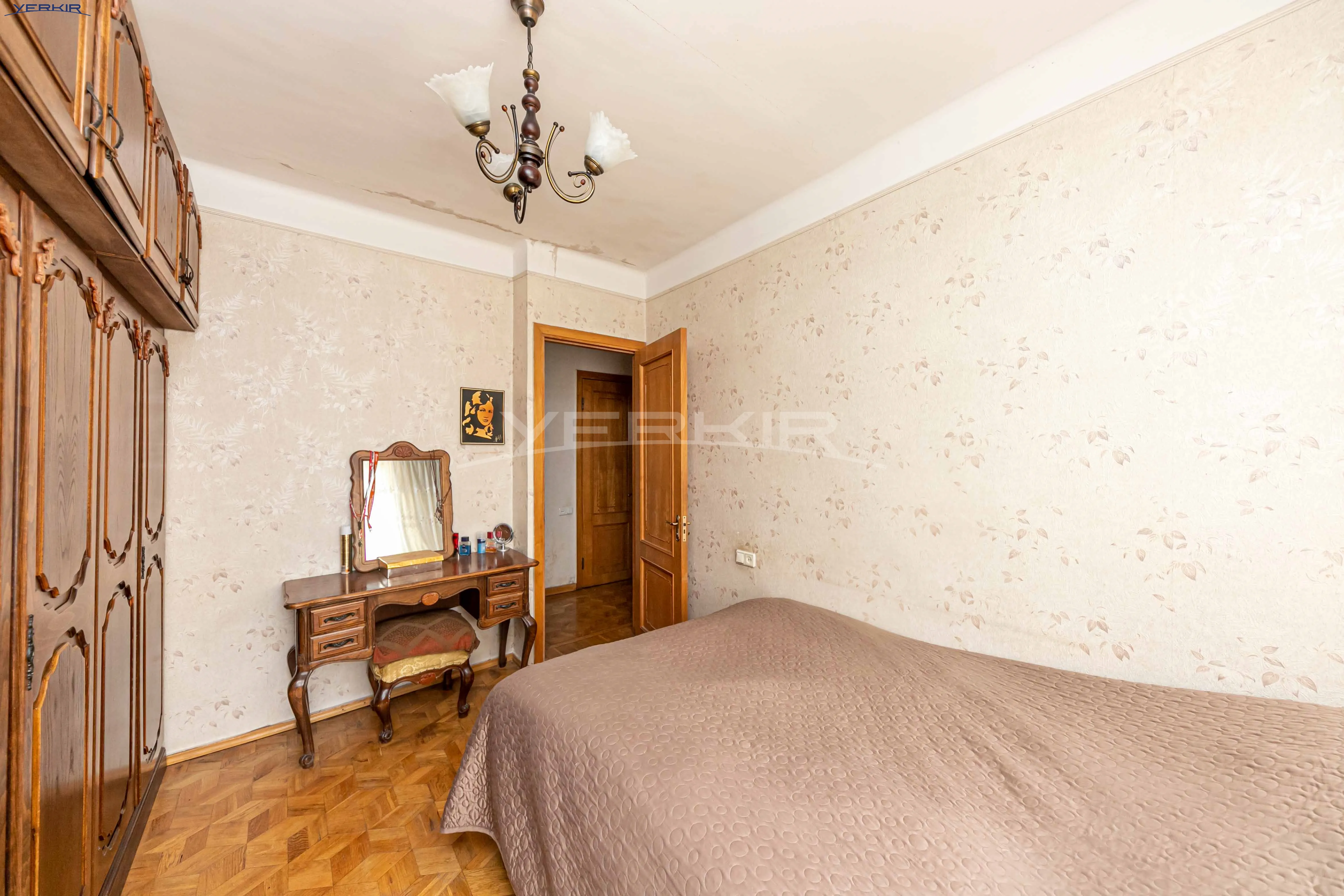 Apartments Code: 9+4909536