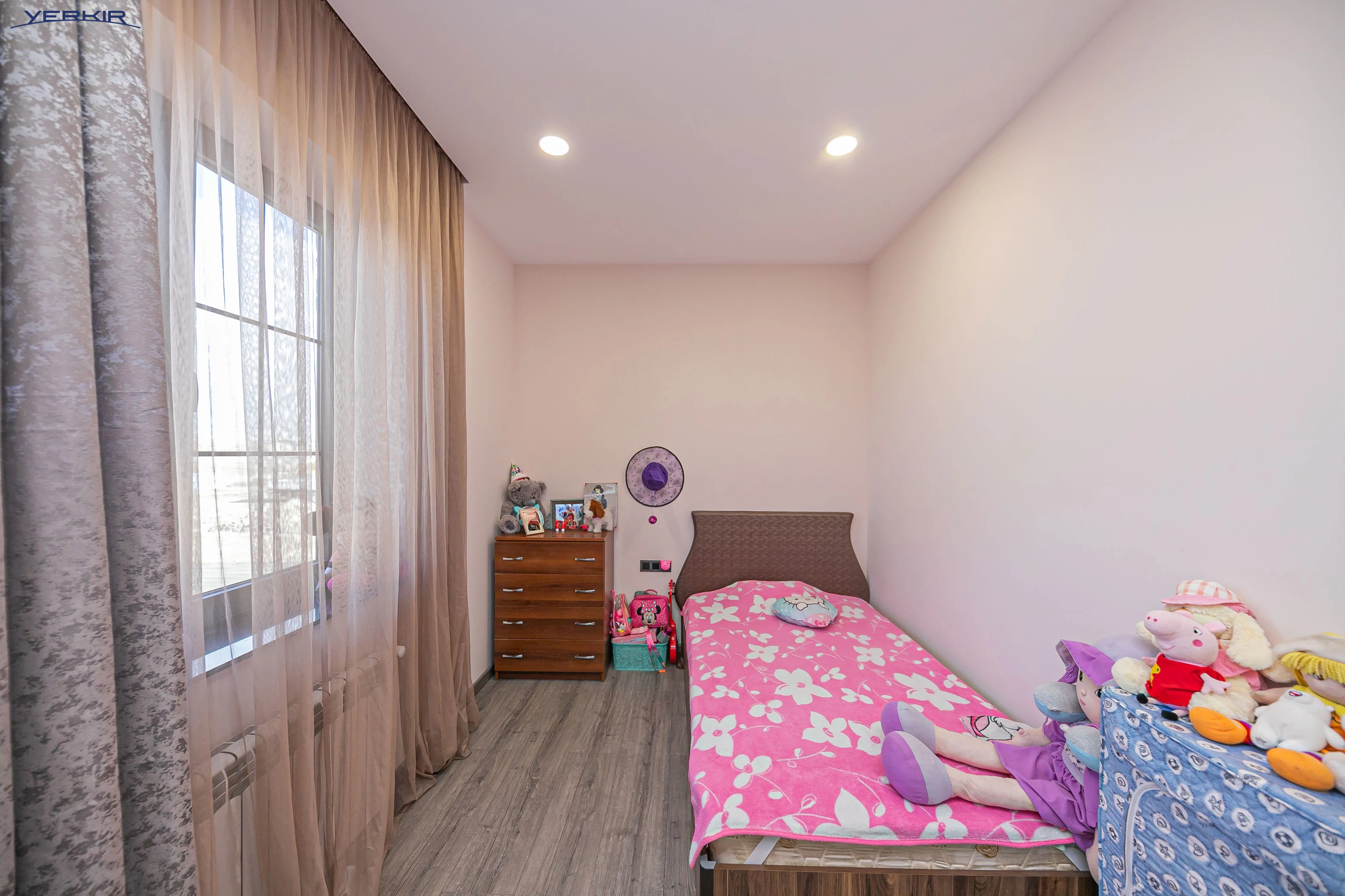 Առանձնատներ Կոդ` 10+521157