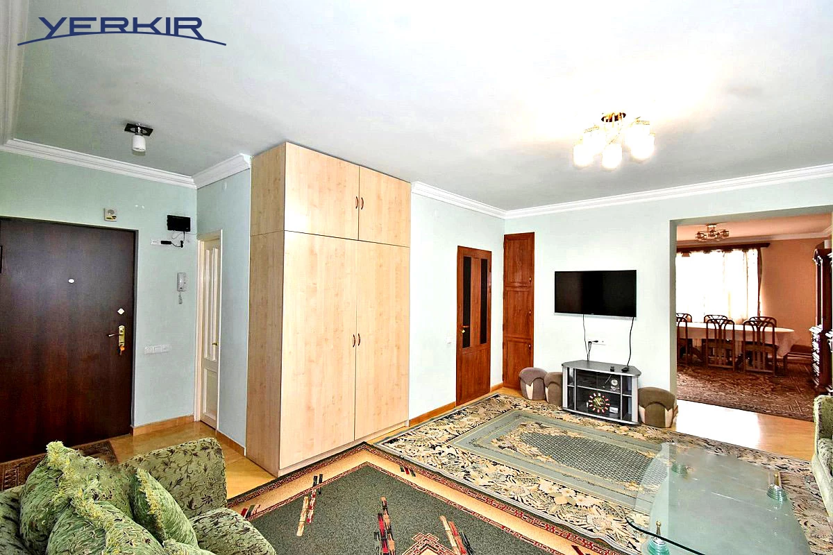 Apartments Code: 10+405869