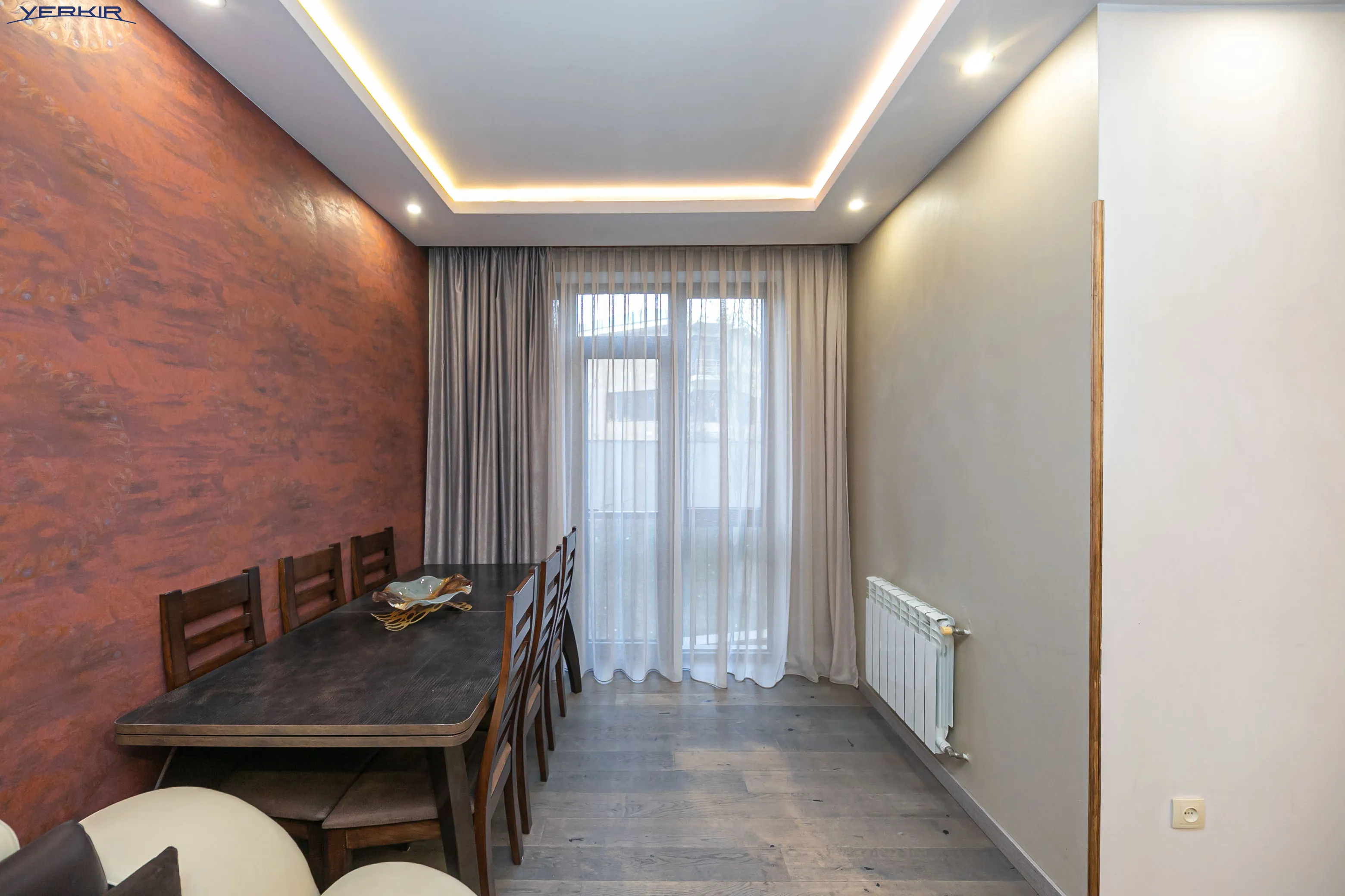 Apartments Code: 9+3621224