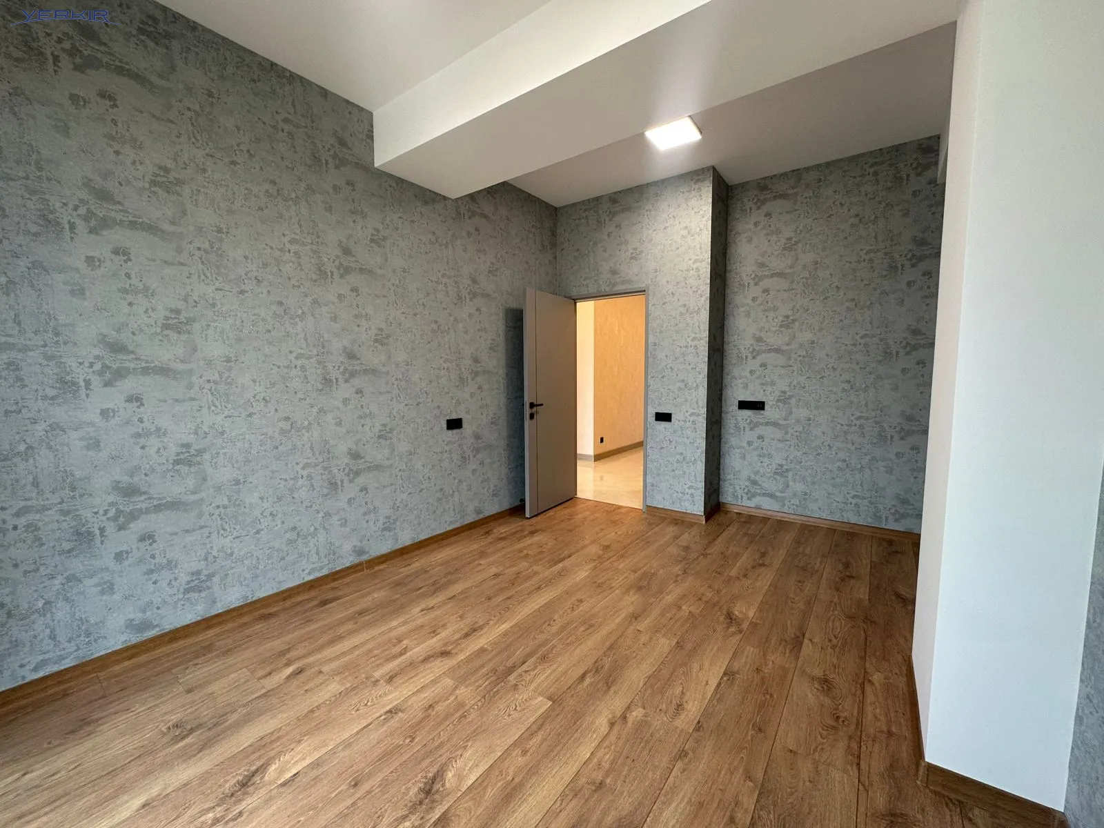 Apartments Code: 9+3768613