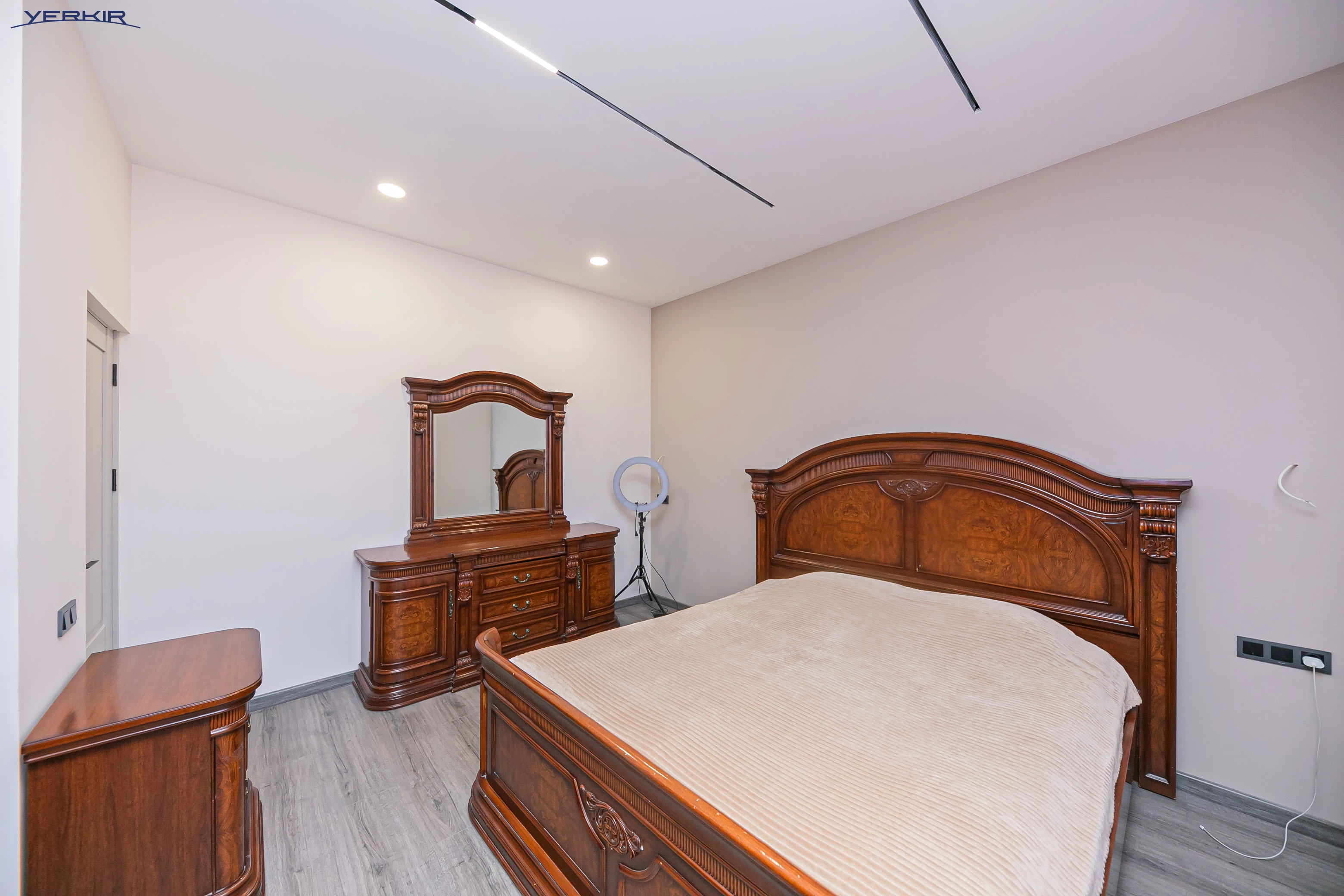 Առանձնատներ Կոդ` 10+521157