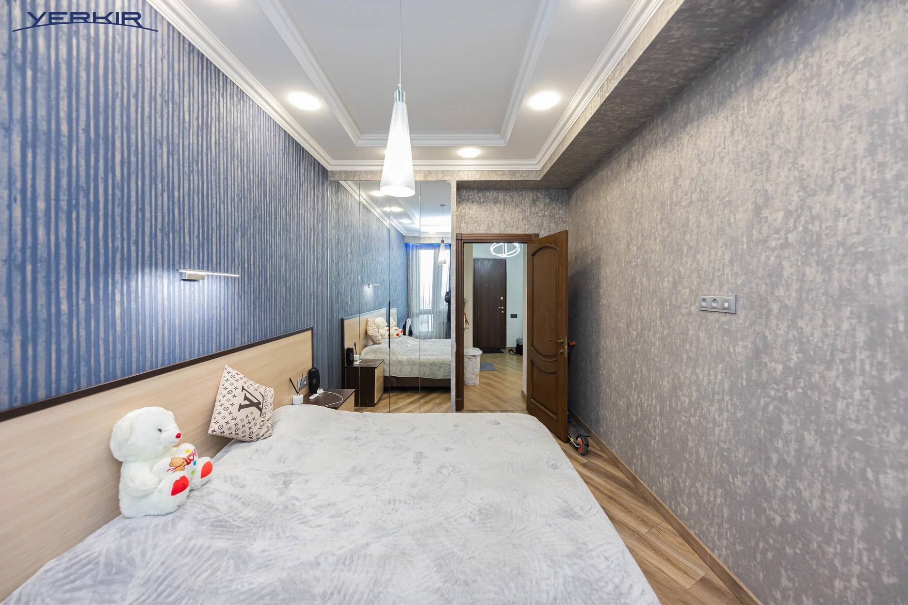 Բնակարաններ Կոդ` 5+214462