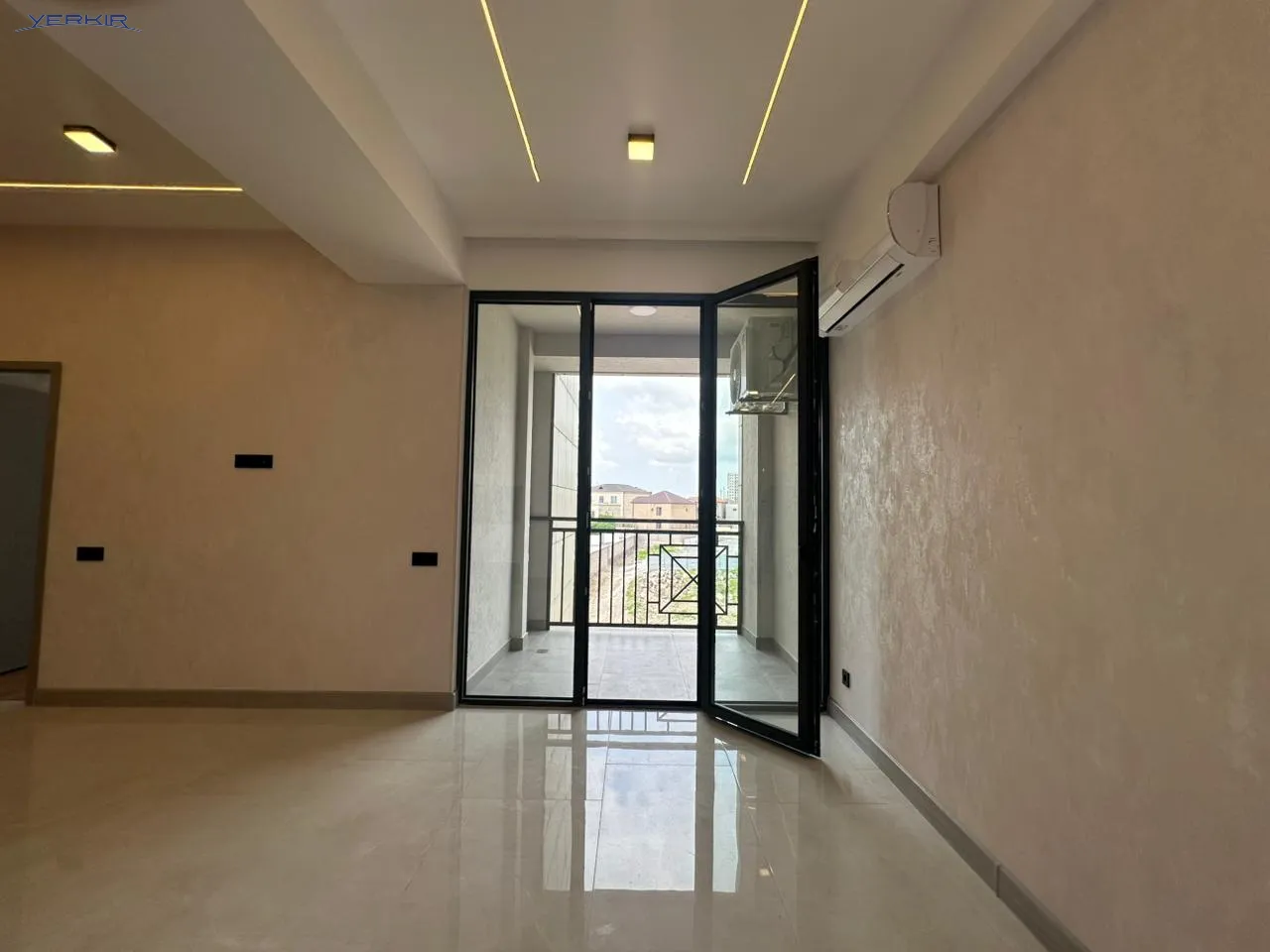 Apartments Code: 9+3768613