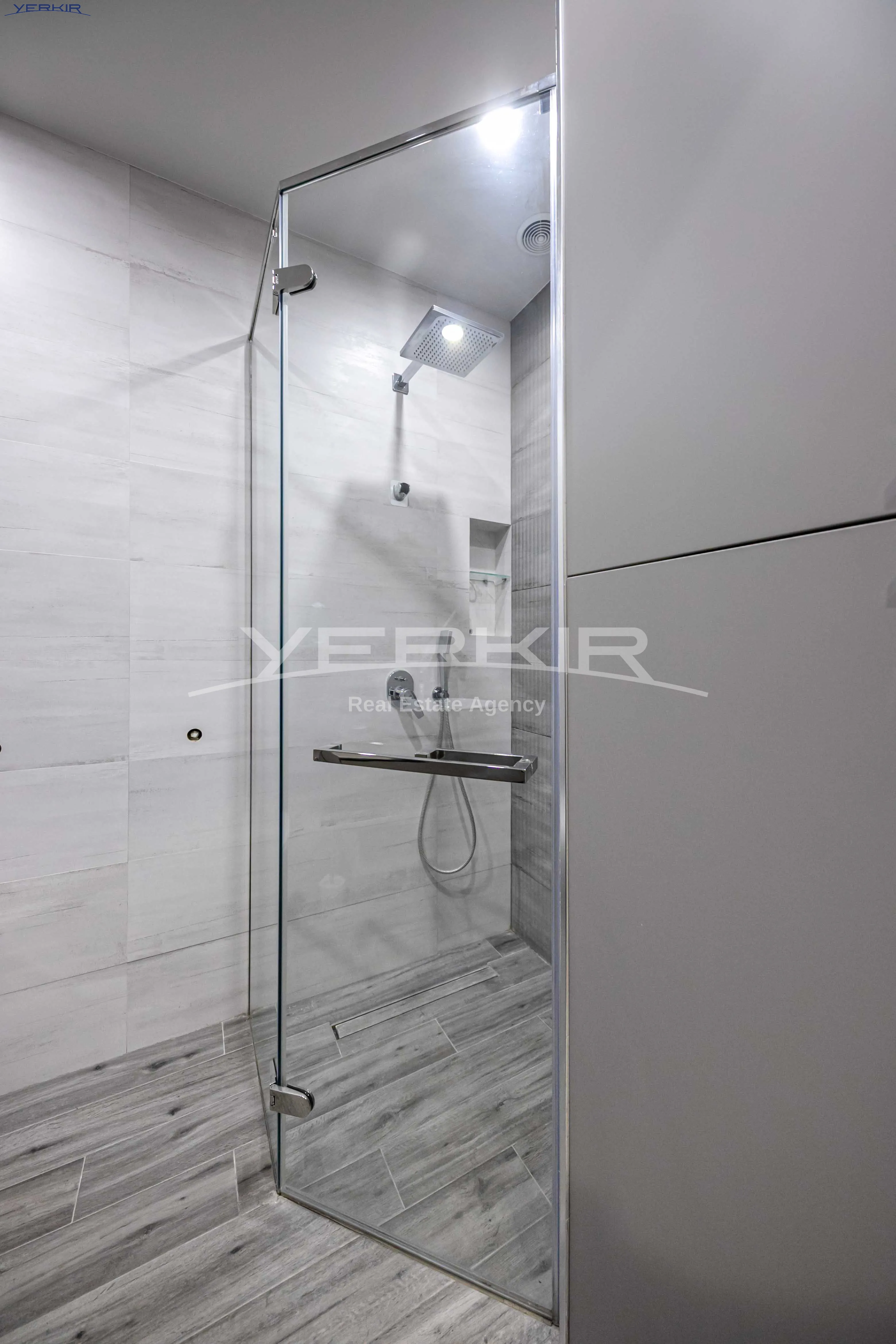 Apartments Code: 1+4489807