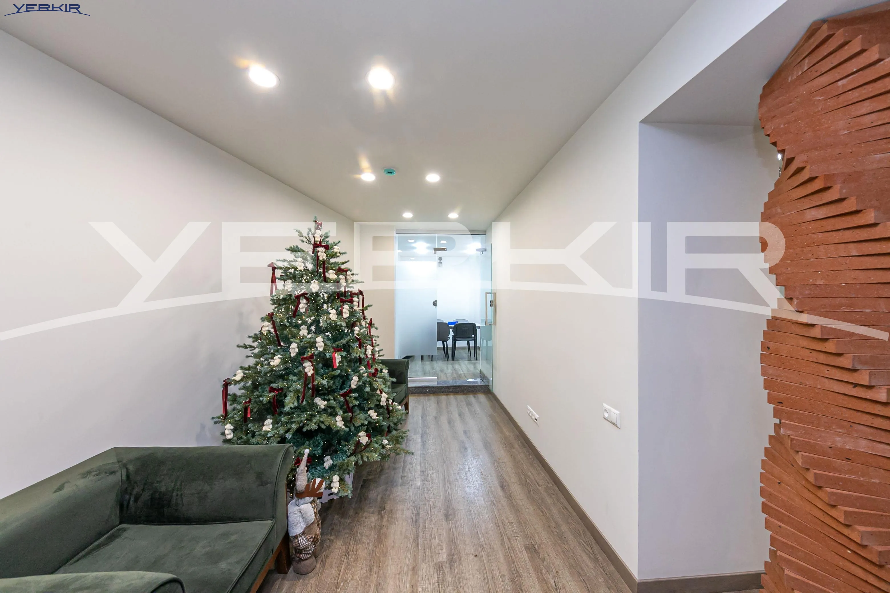 Commercial properties Code: 10+90163