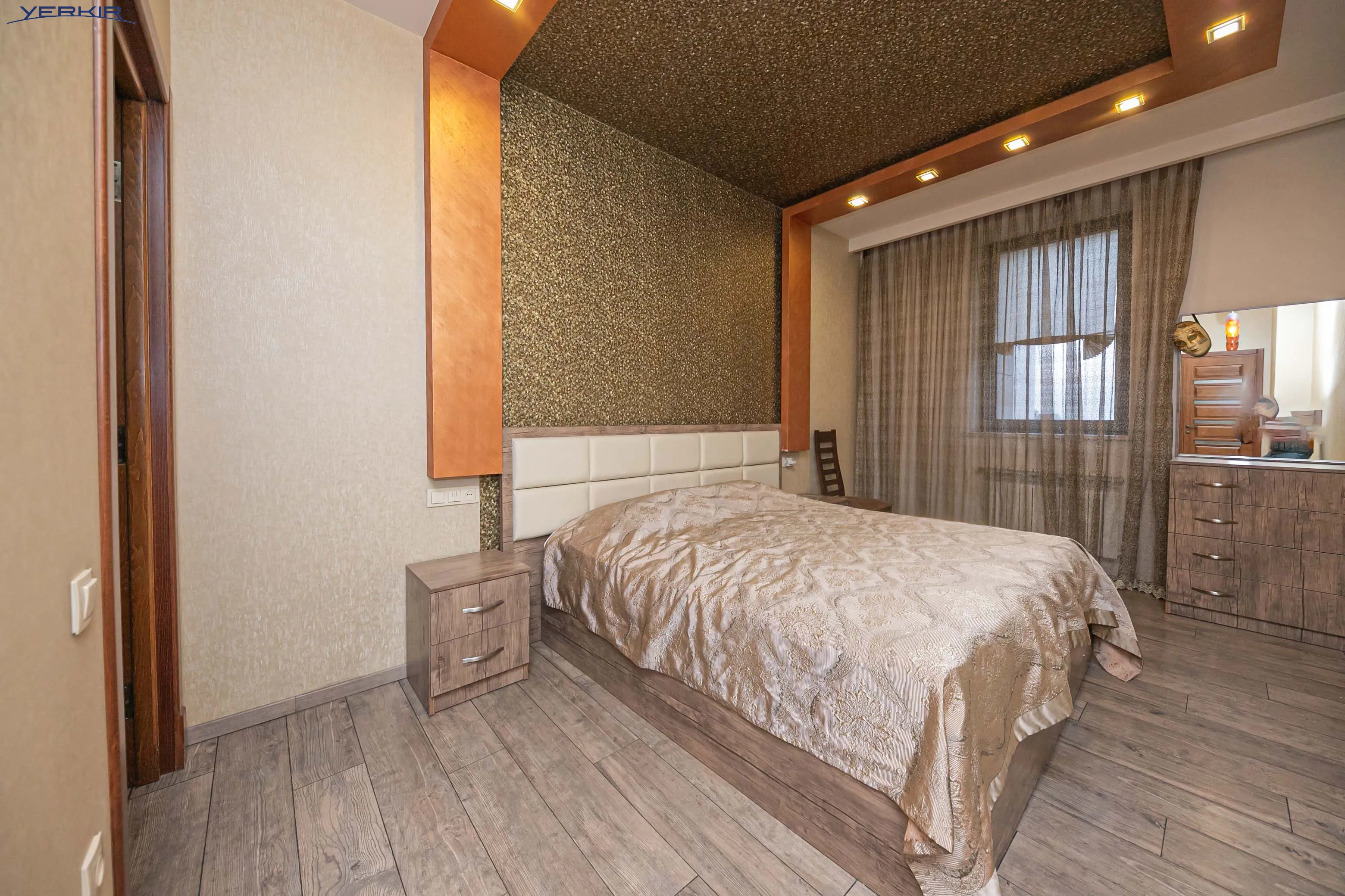 Apartments Code: 9+3621224