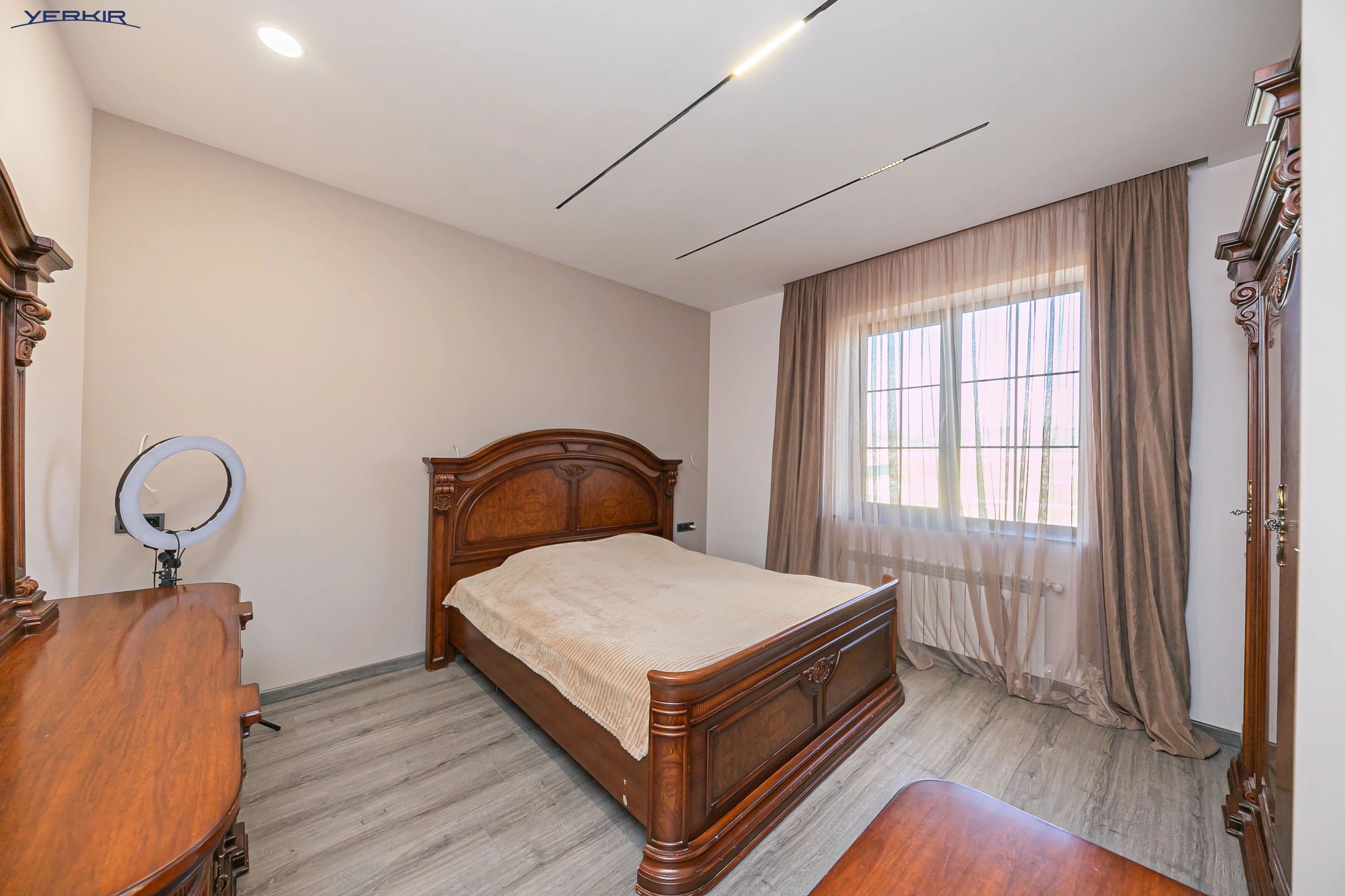 Առանձնատներ Կոդ` 10+521157