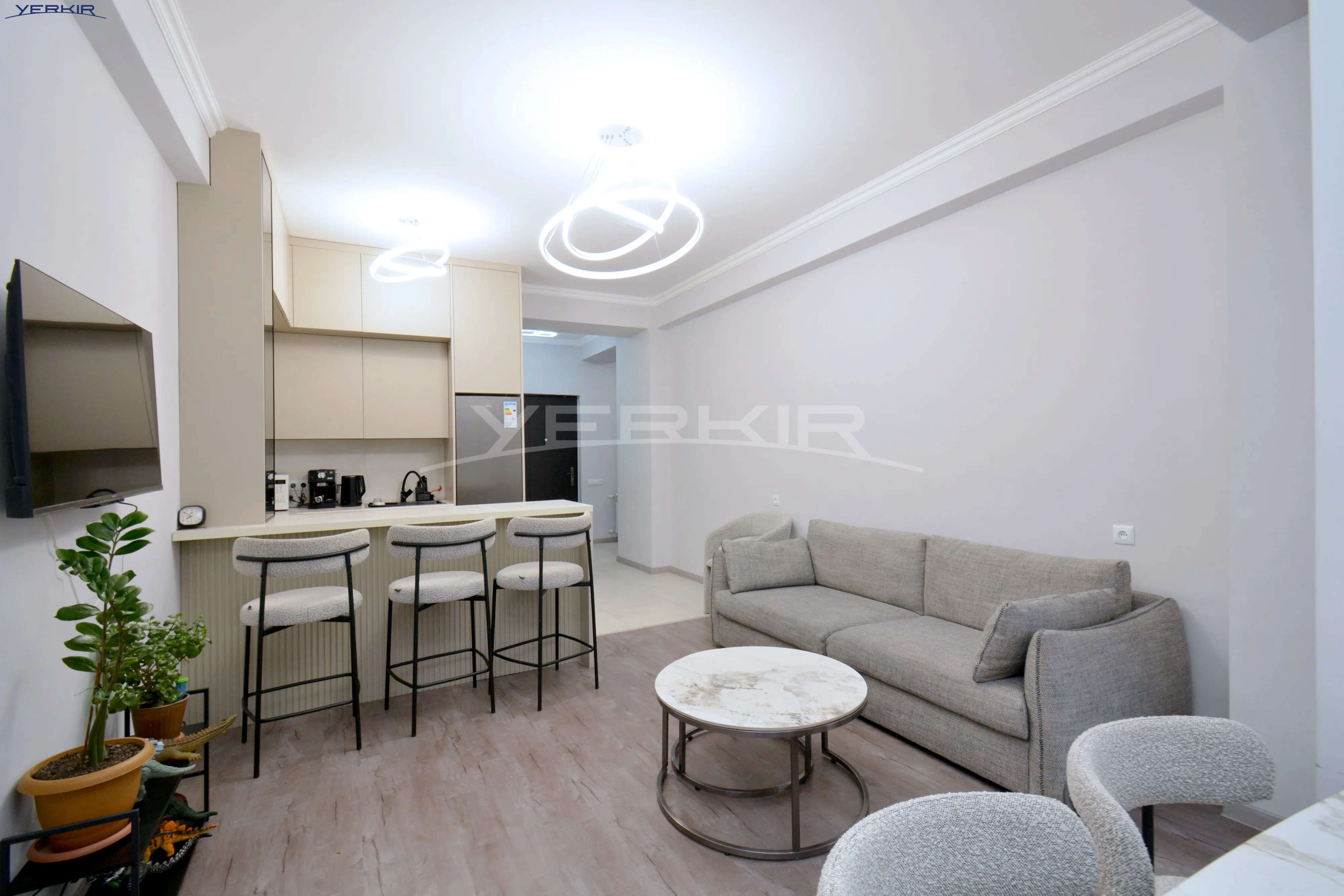Apartments Code: 9+3714189