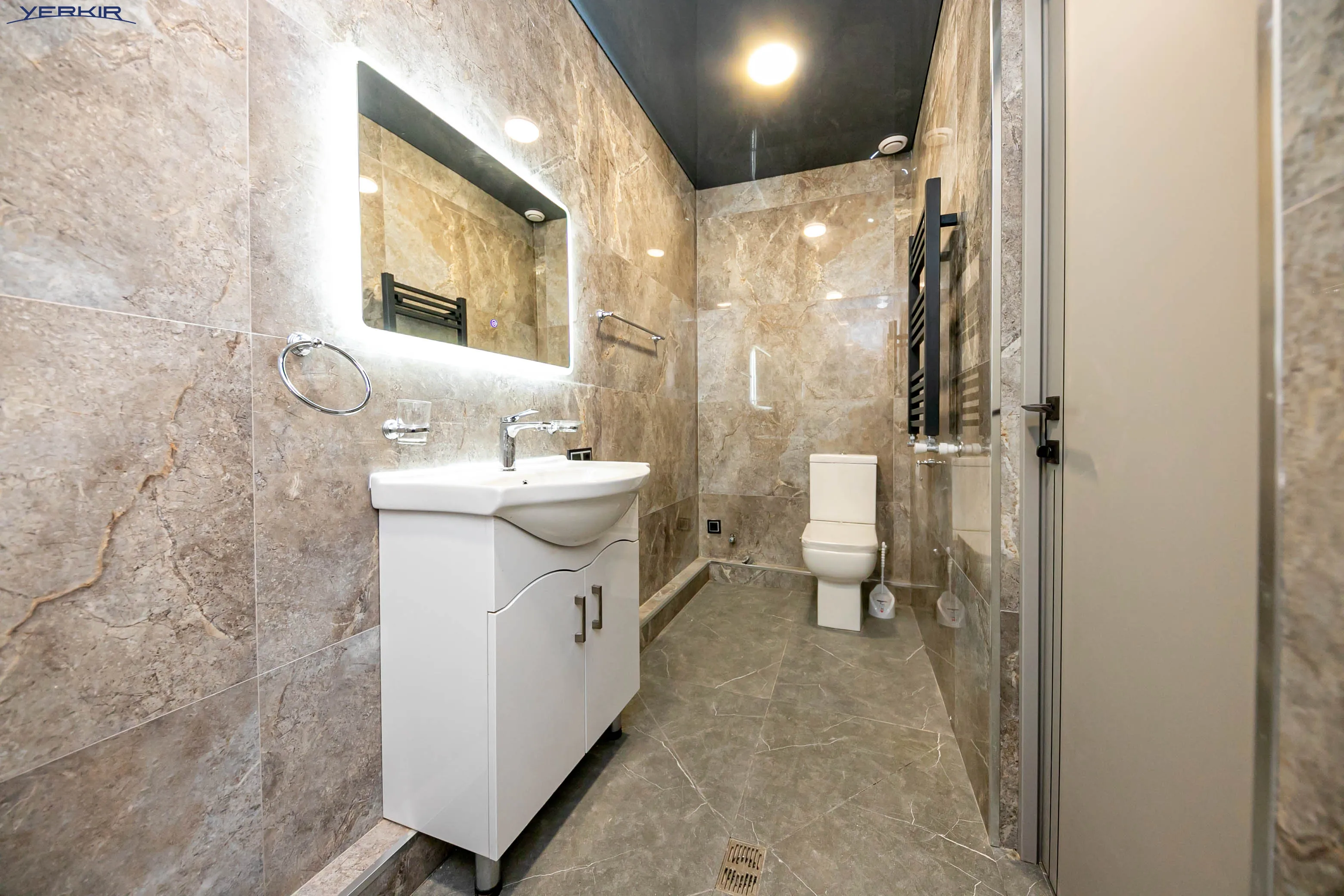 Apartments Code: 9+2676415