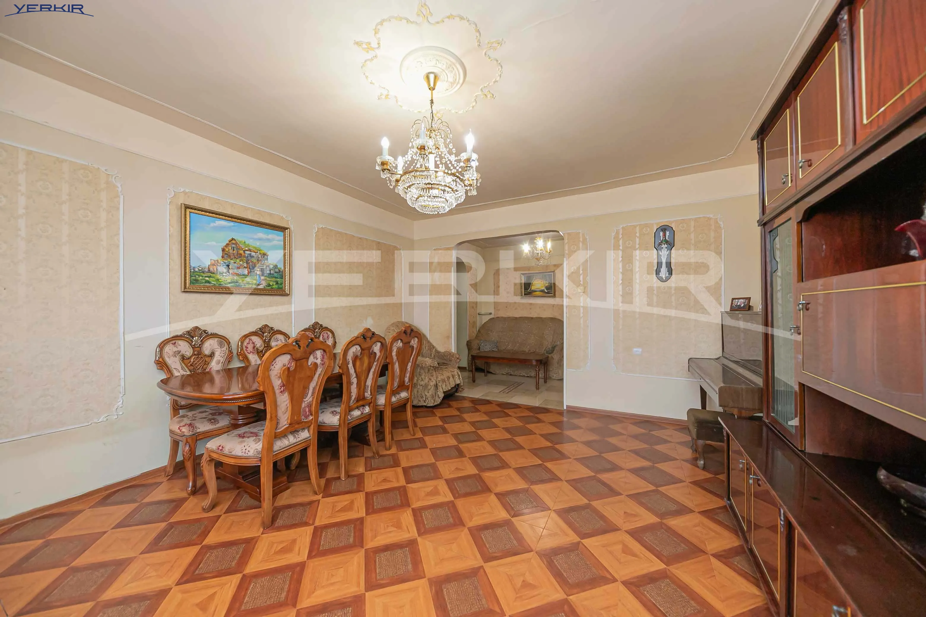 Apartments Code: 10+3240318