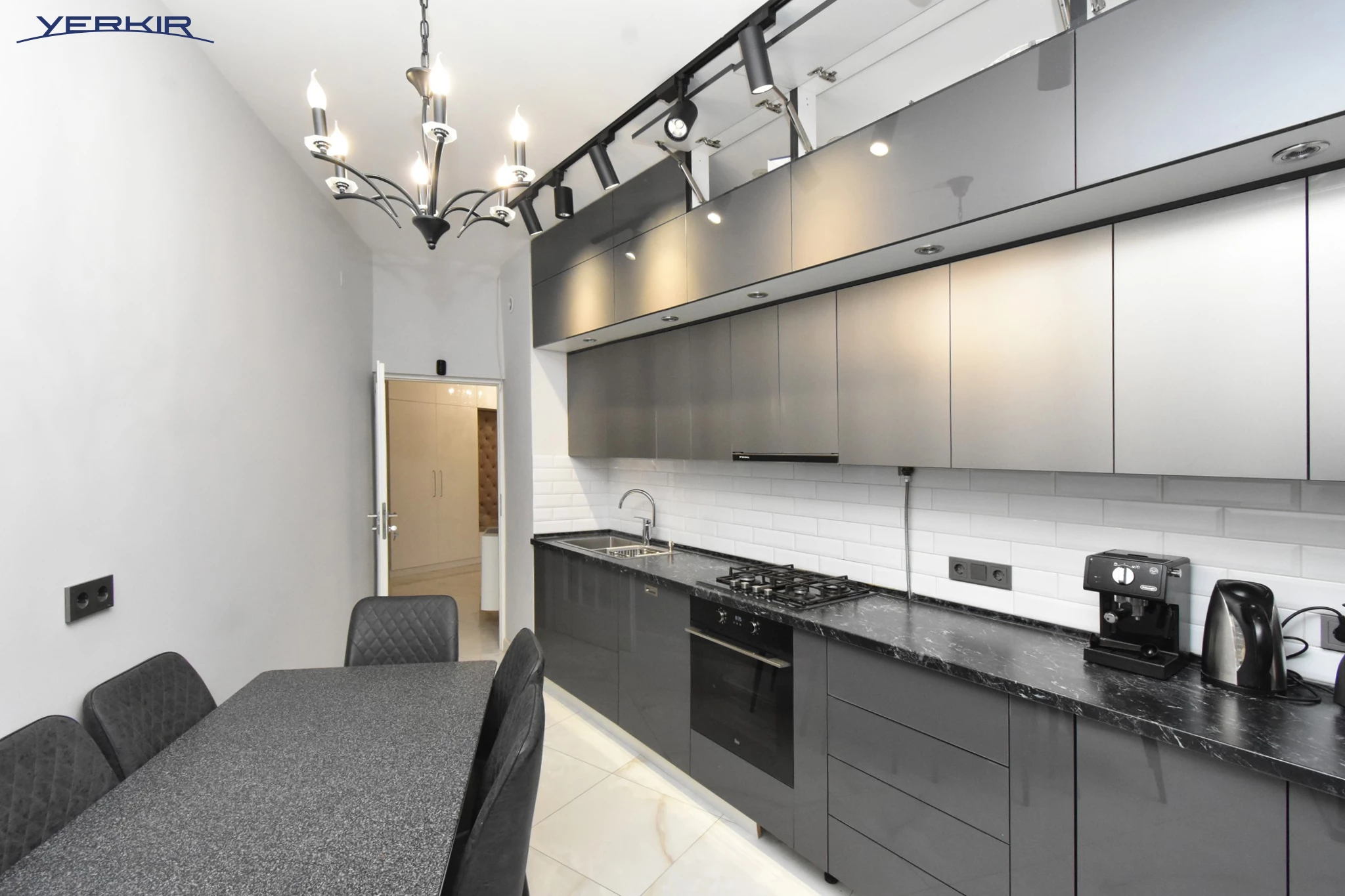 Apartments Code: 5+421138