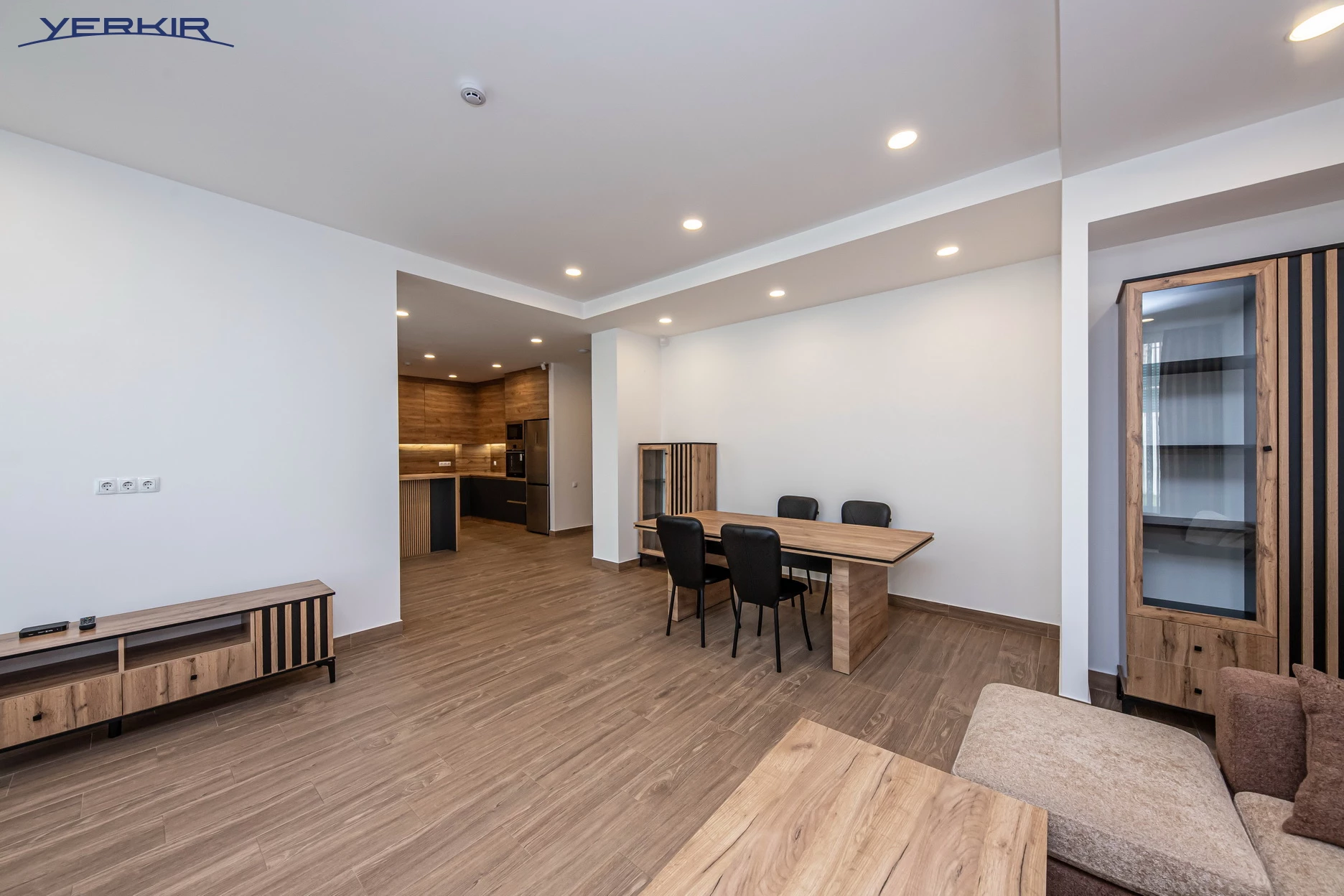 Առանձնատներ Կոդ` 5+513738