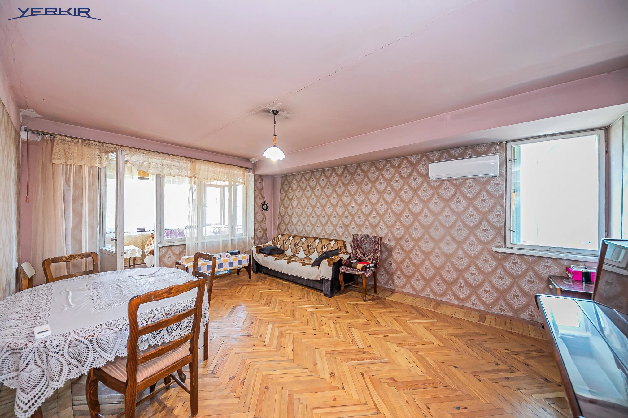 Apartments Code: 9+219460