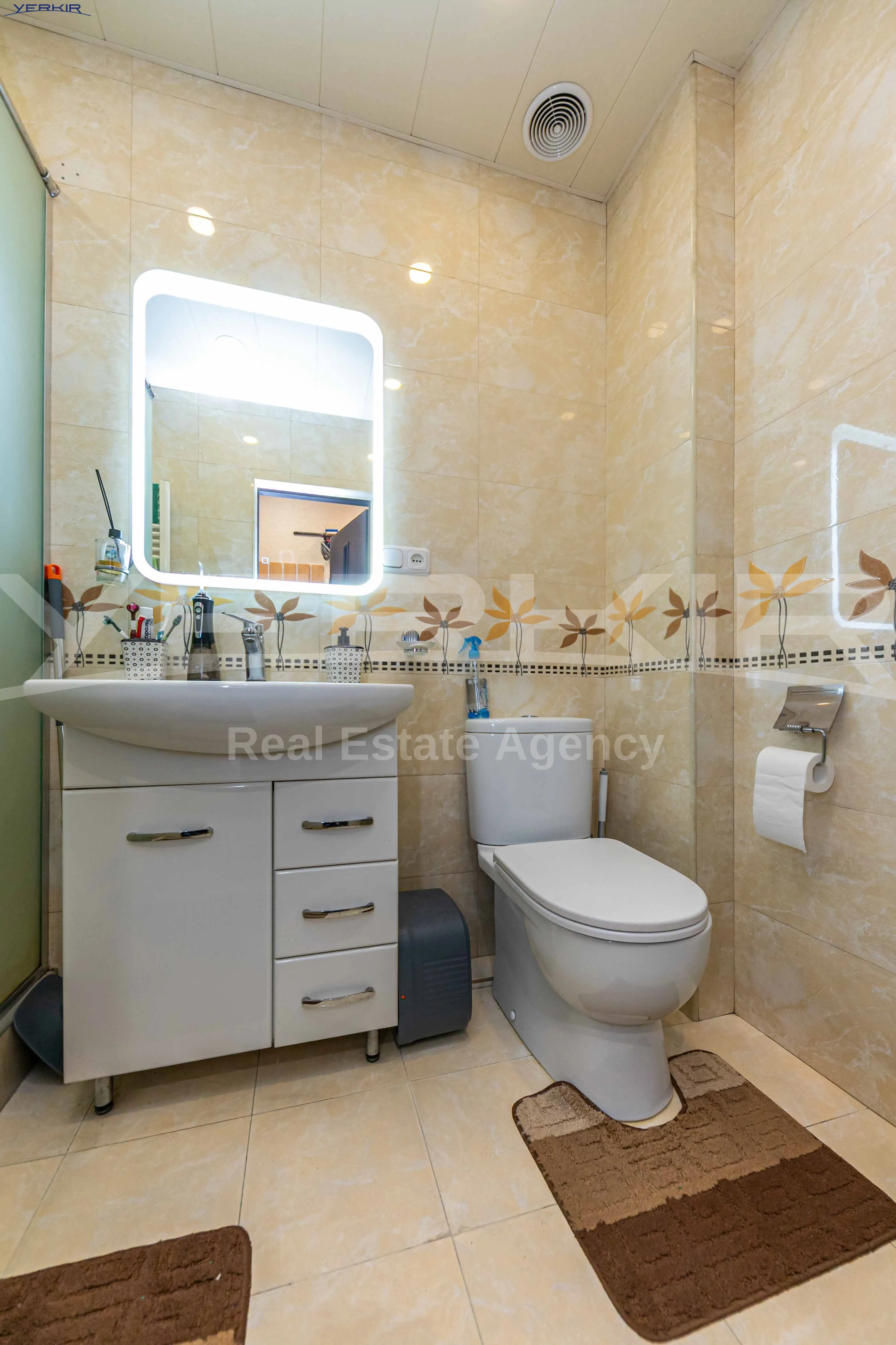 Apartments Code: 5+2661655