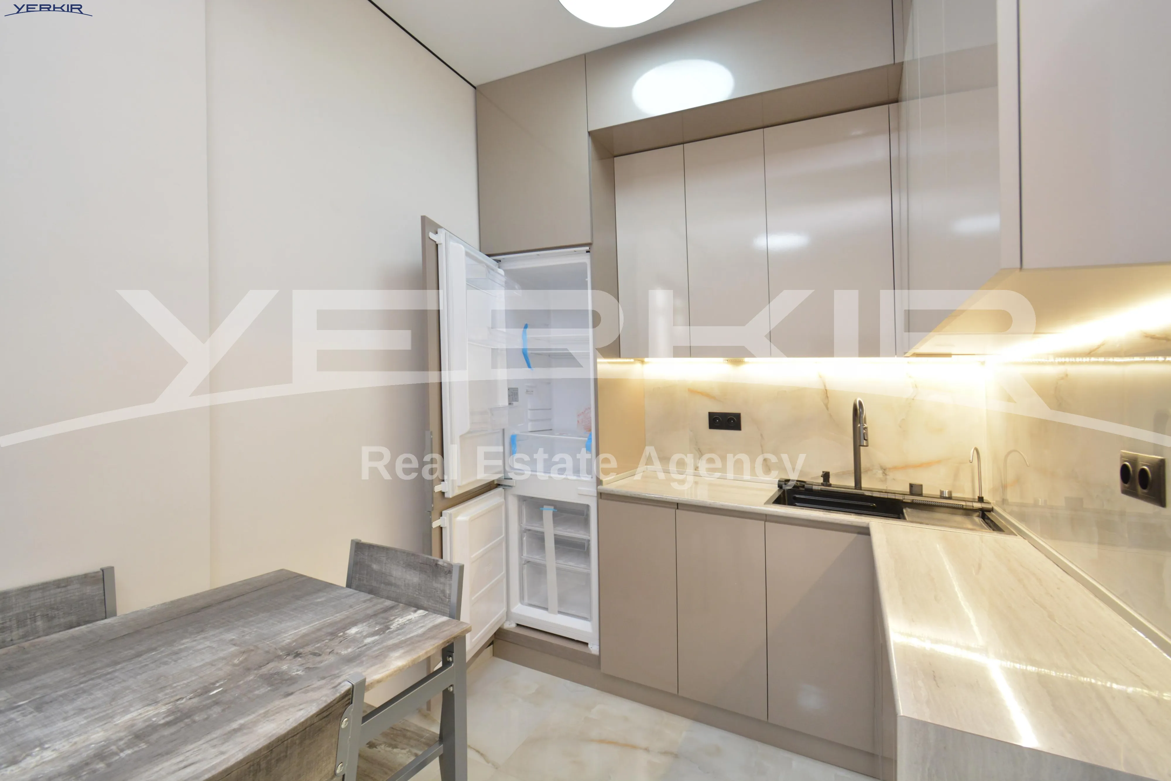 Apartments Code: 3+4294219