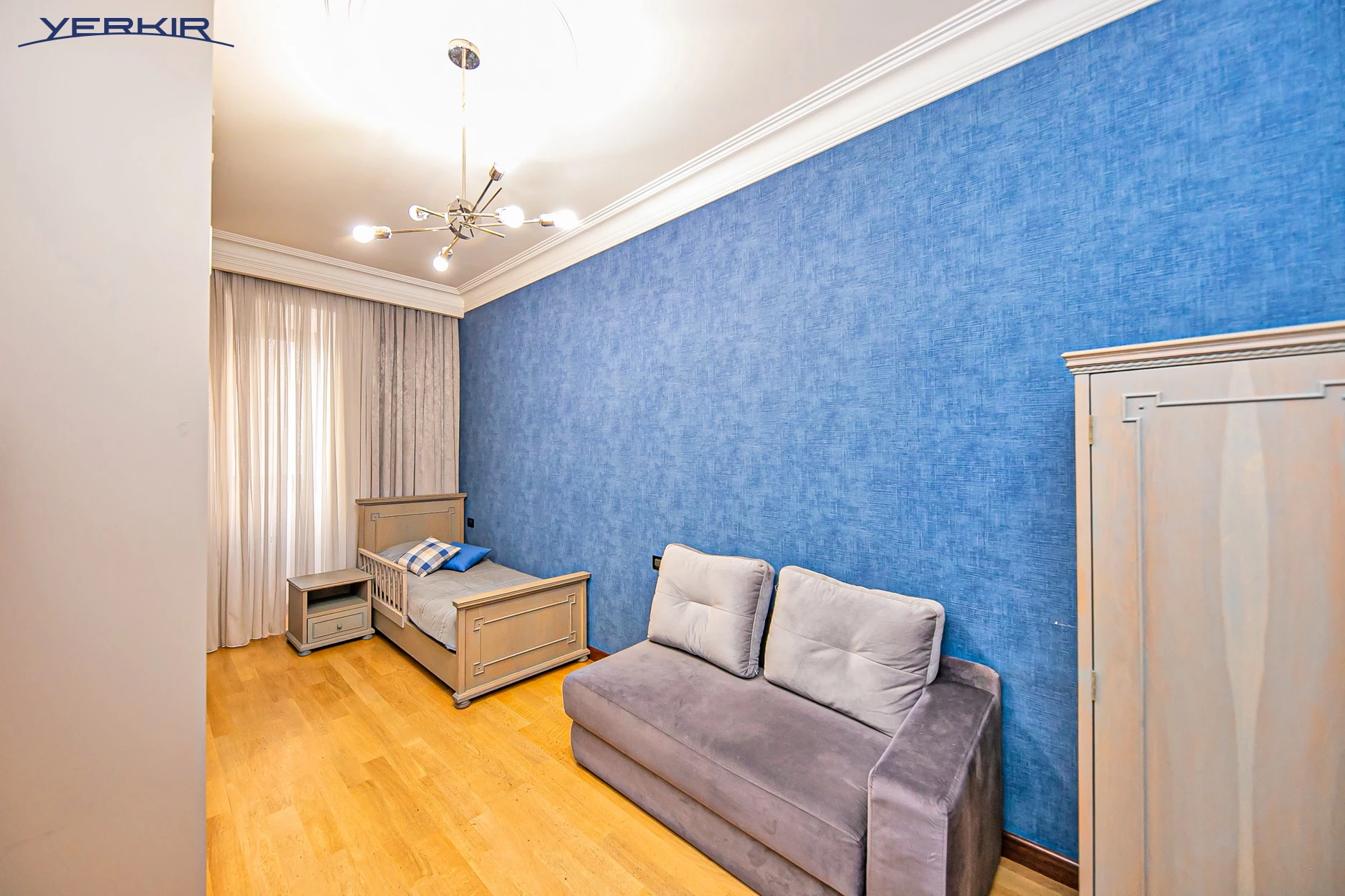 Apartments Code: 5+418185