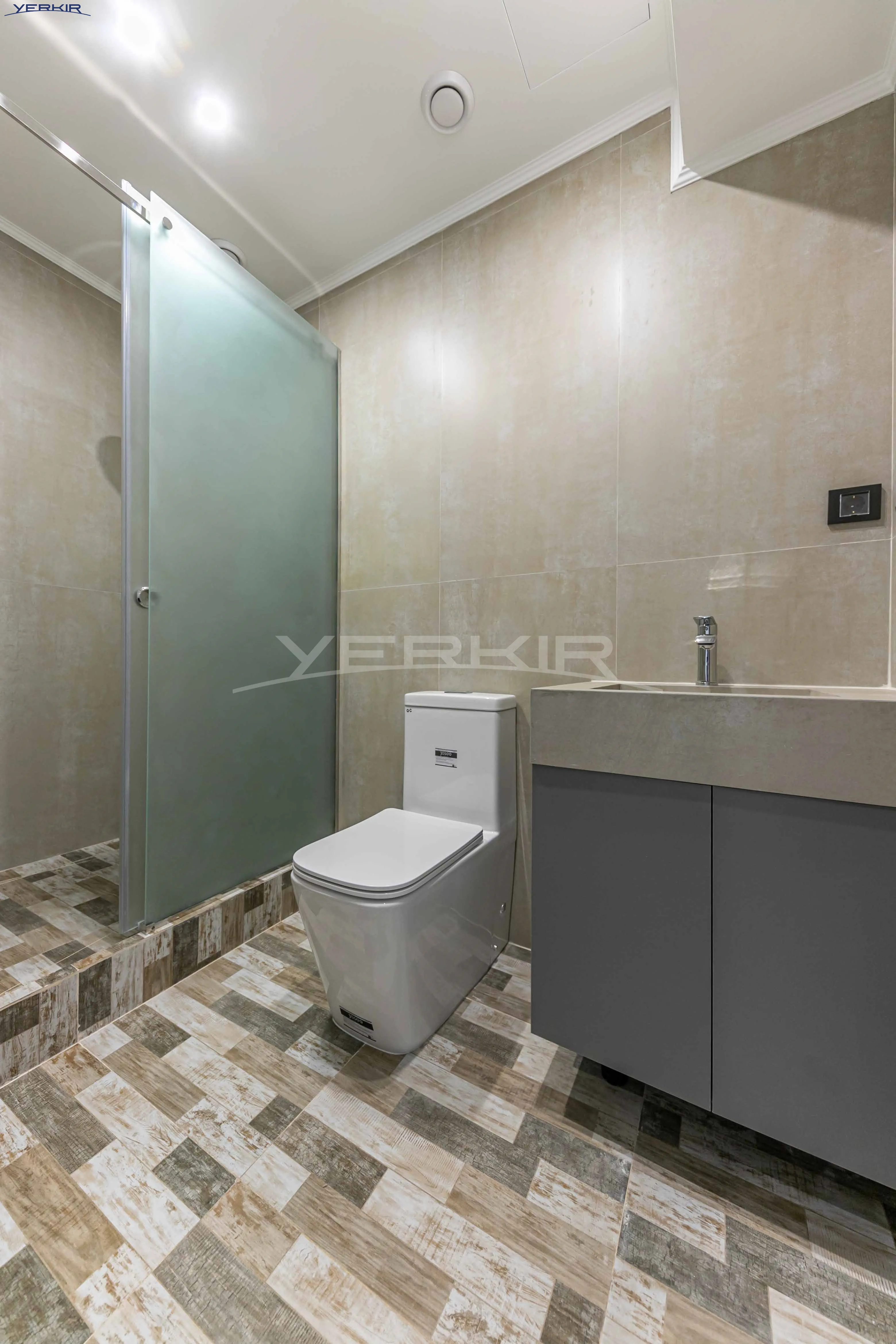 Apartments Code: 9+3676009