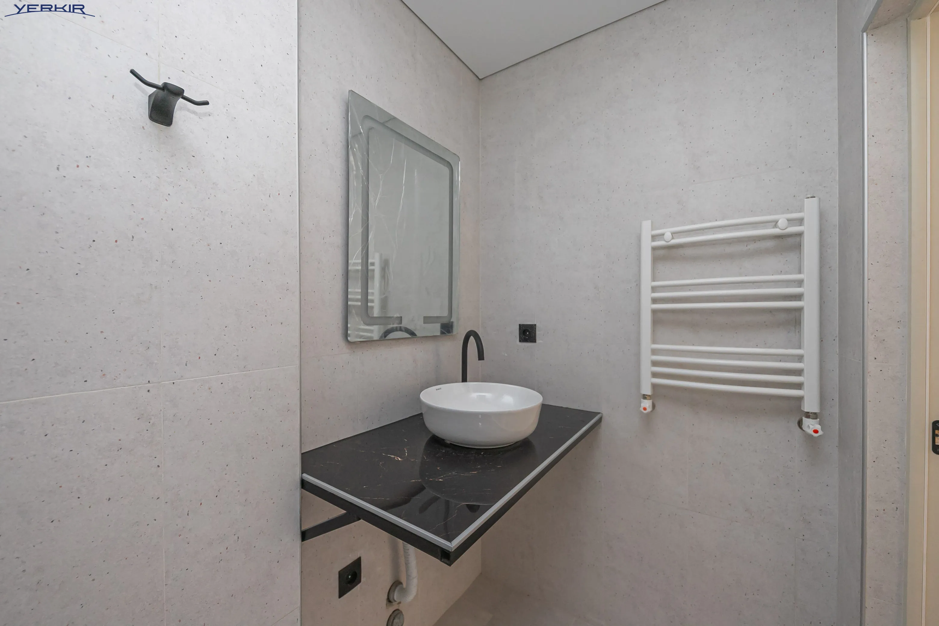 Apartments Code: 5+2454435