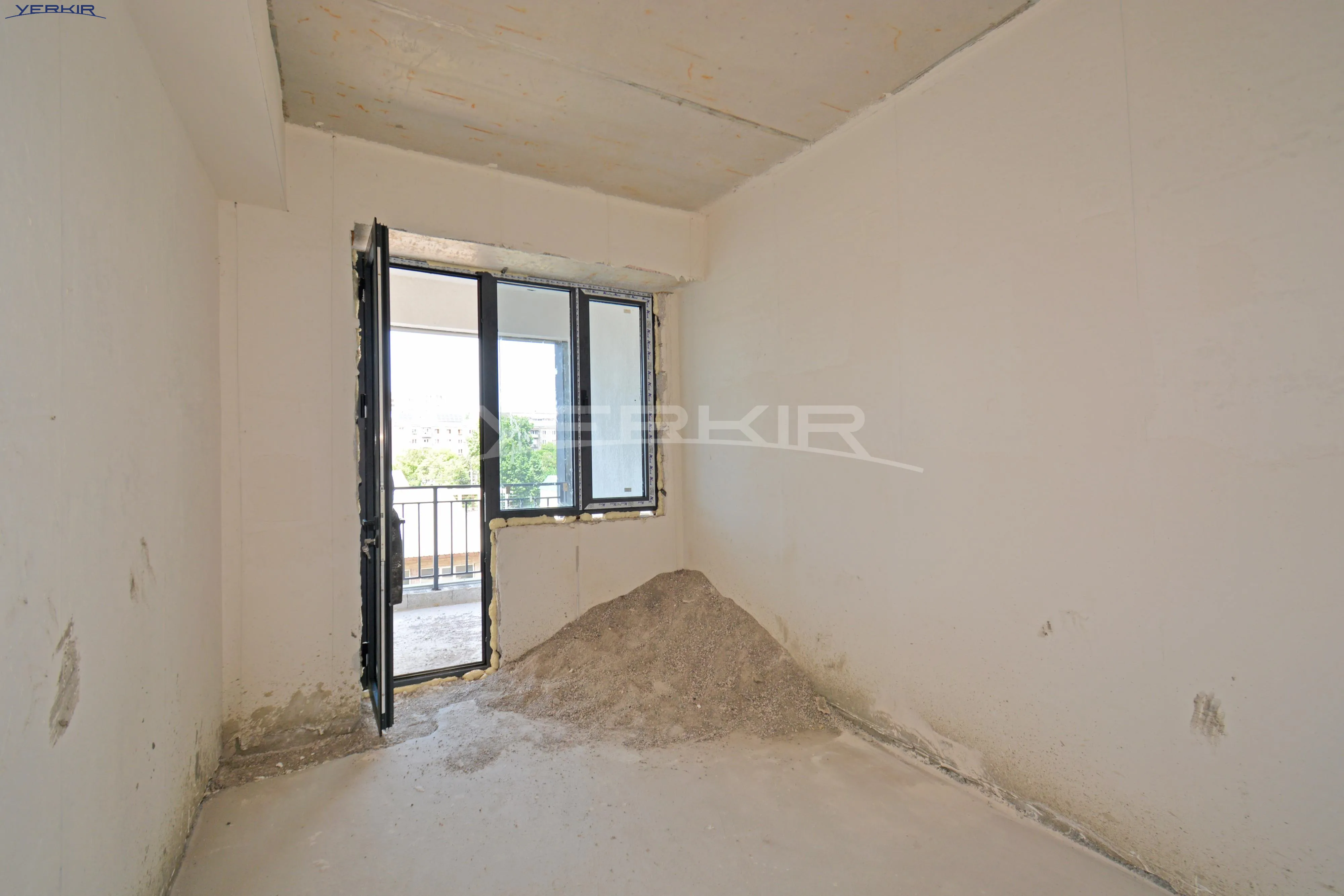 Apartments Code: 9+3341311