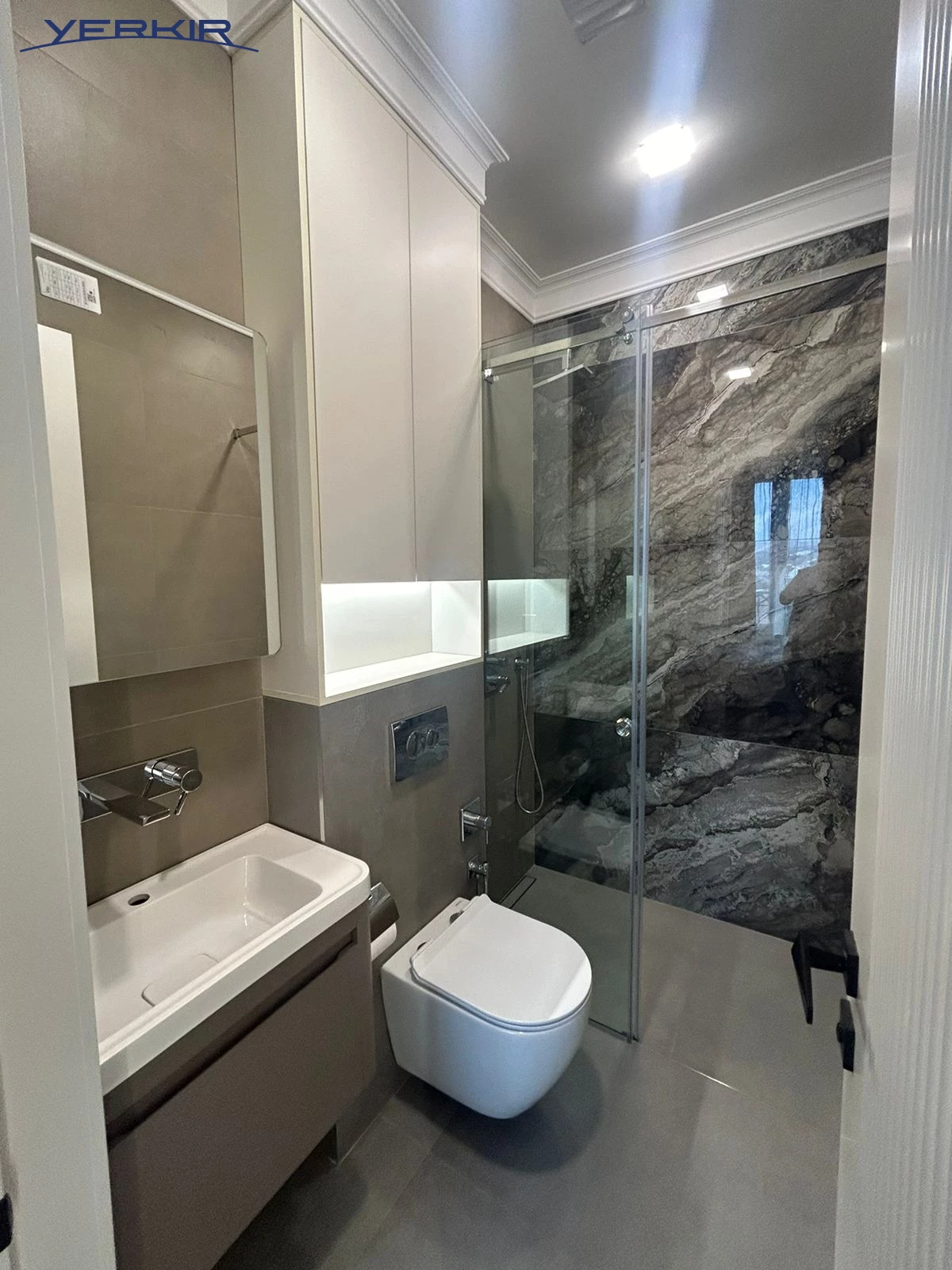 Apartments Code: 9+1885476