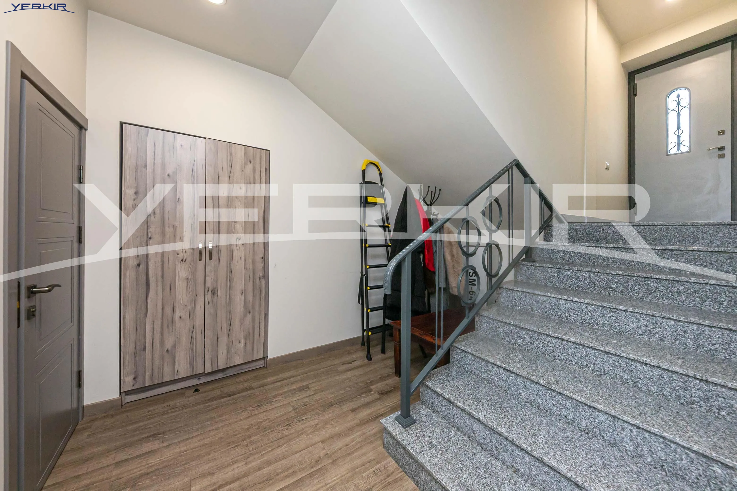 Commercial properties Code: 10+90163