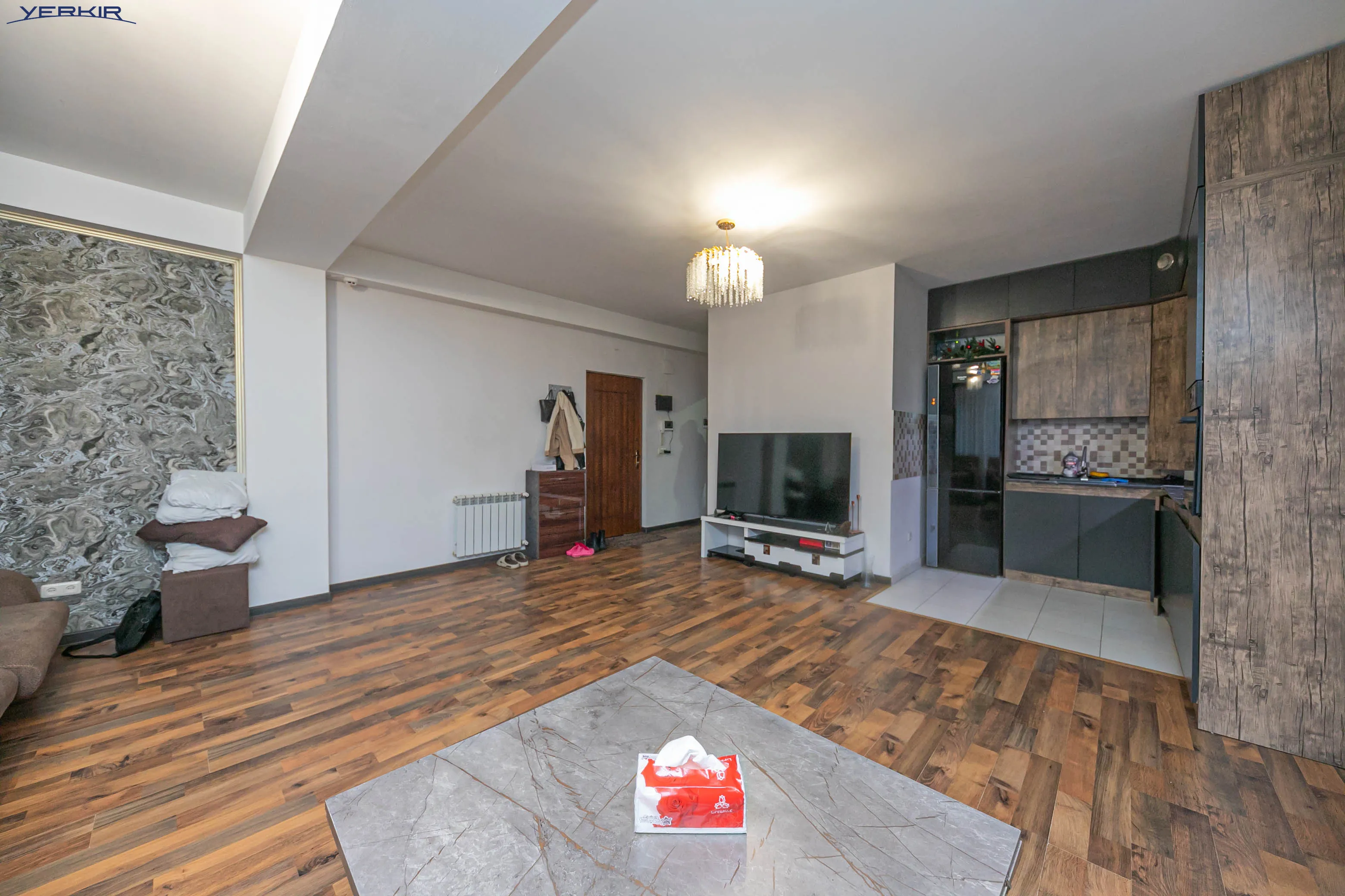 Apartments Code: 9+2383079