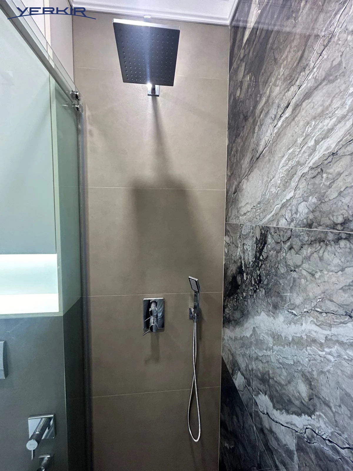 Apartments Code: 9+1885476