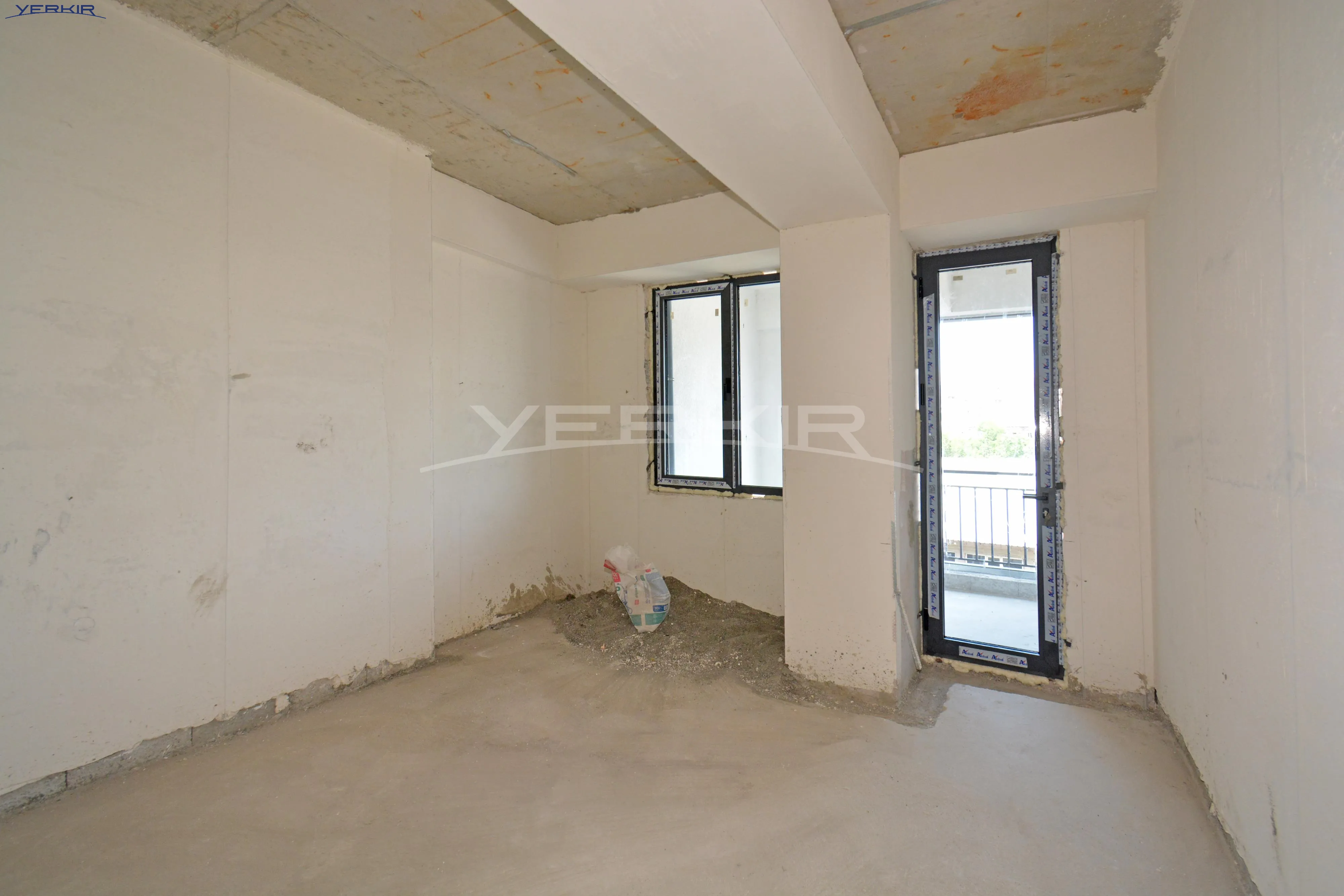 Apartments Code: 9+3341311