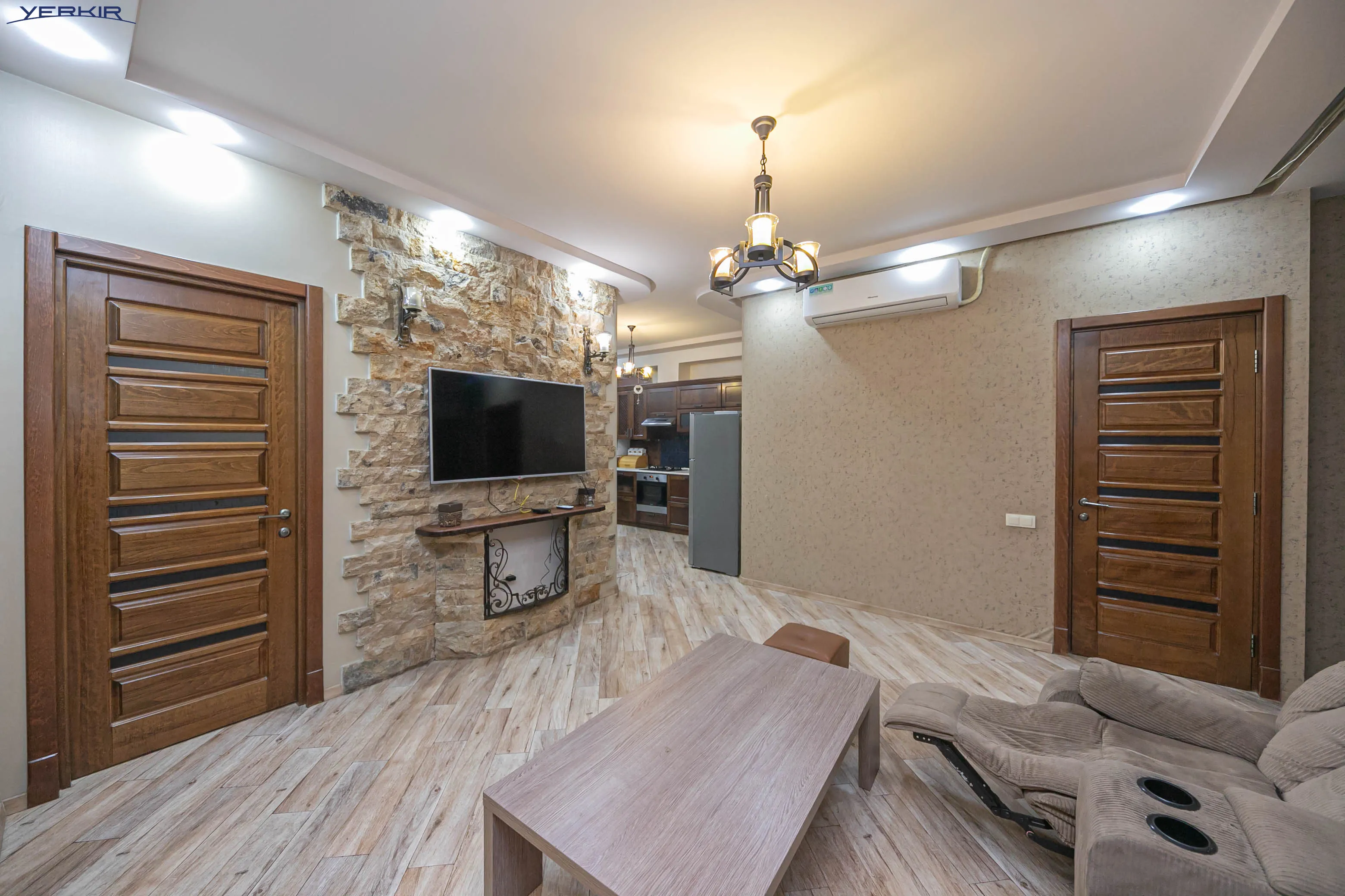 Apartments Code: 9+3621224