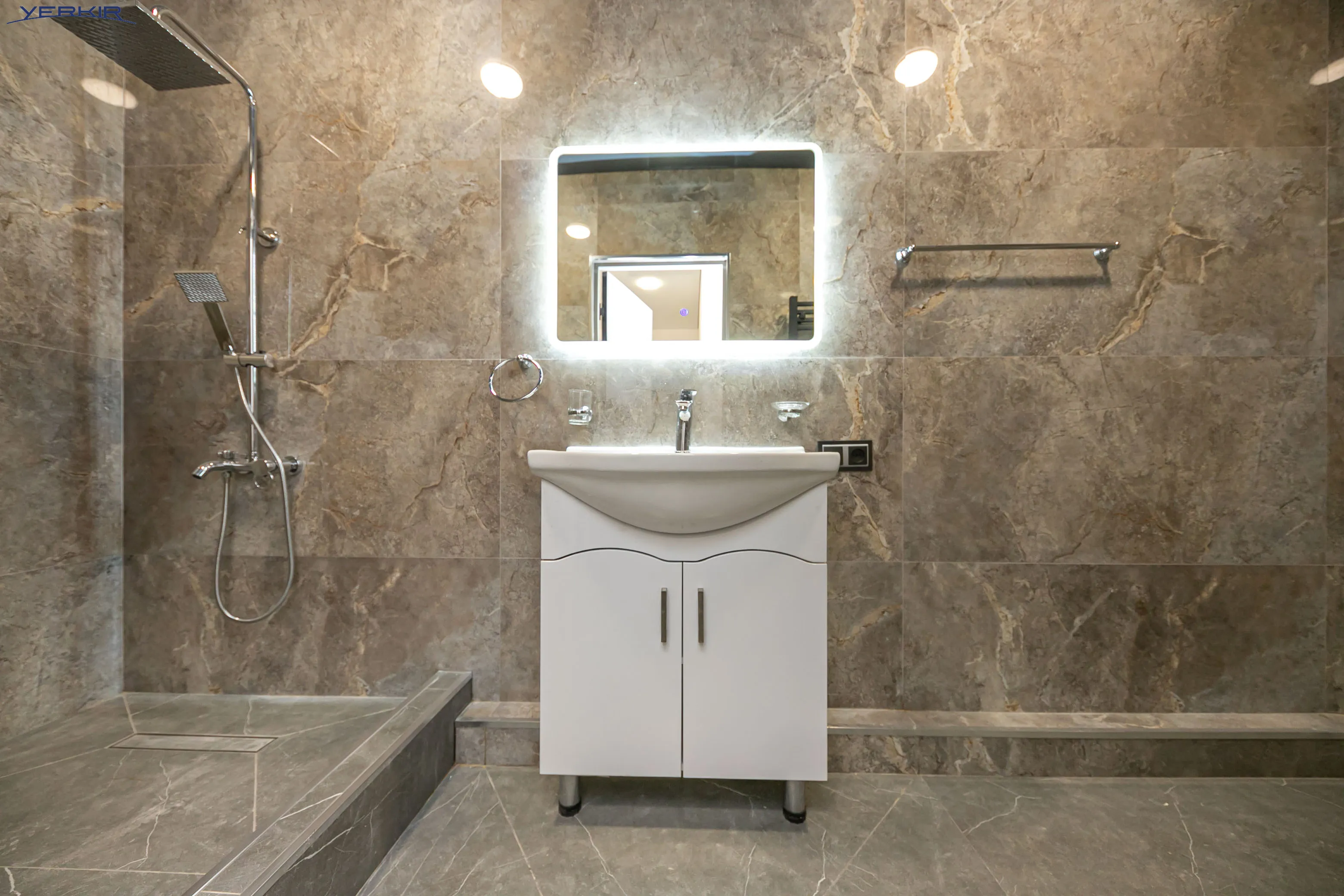 Apartments Code: 9+2676415