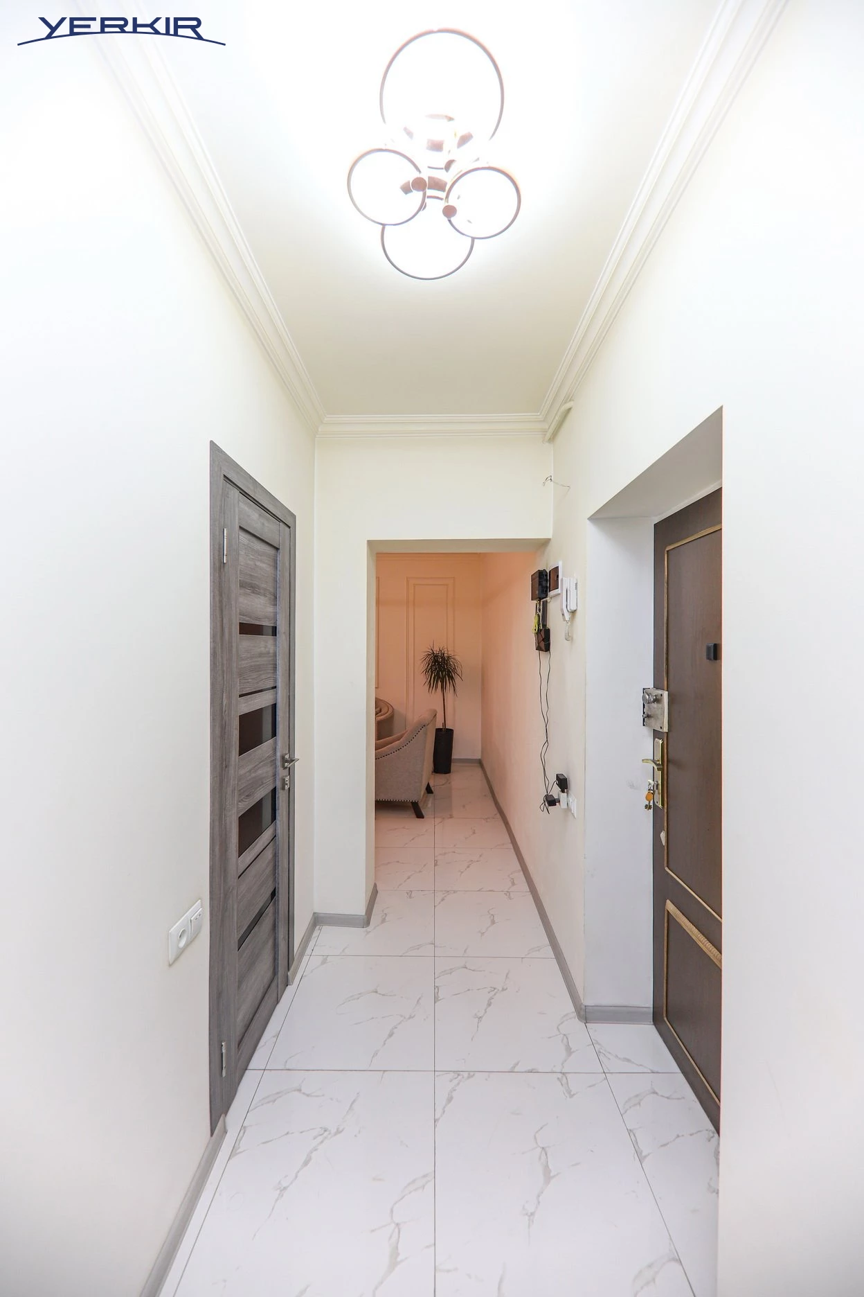 Apartments Code: 9+118244