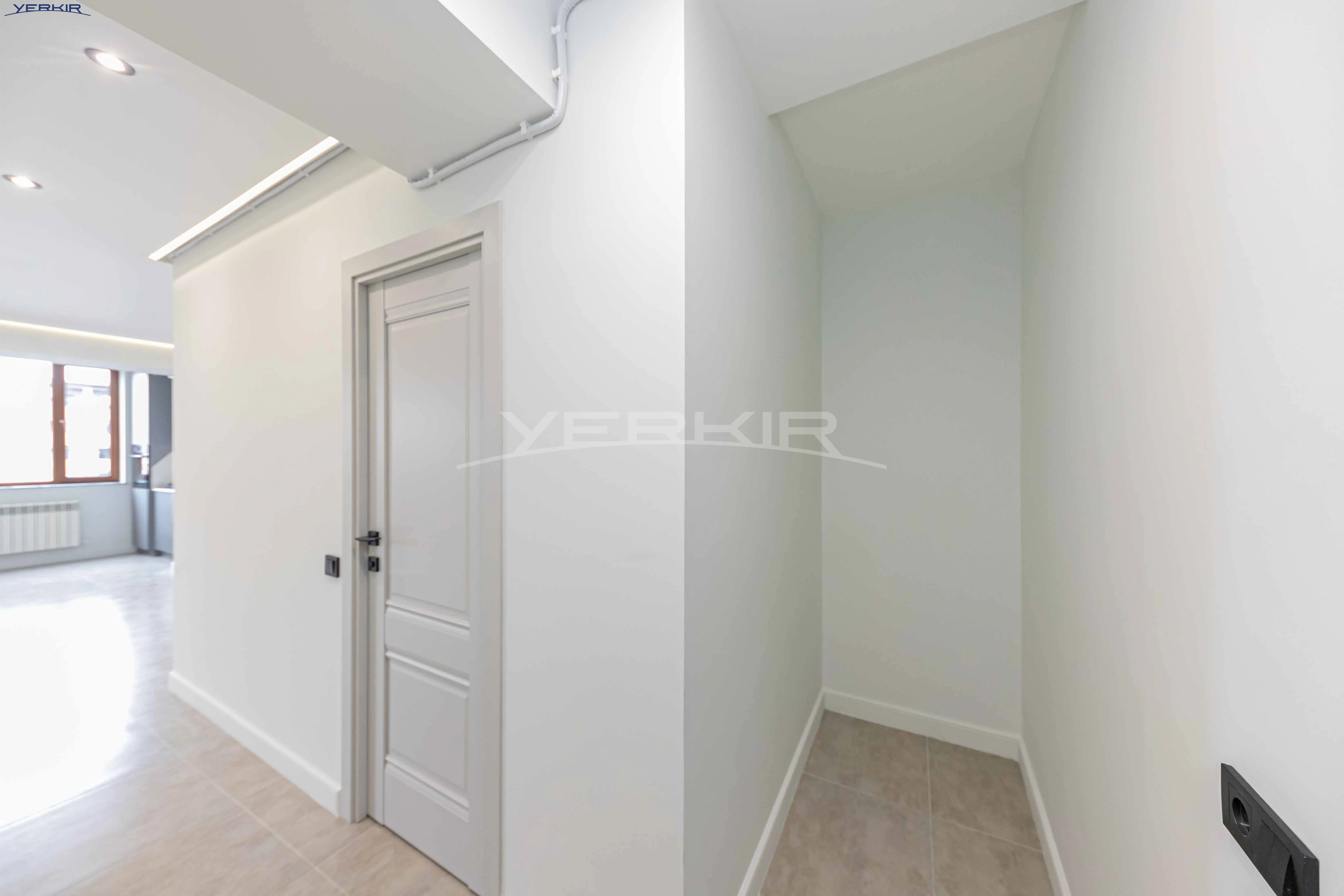Apartments Code: 9+3676009