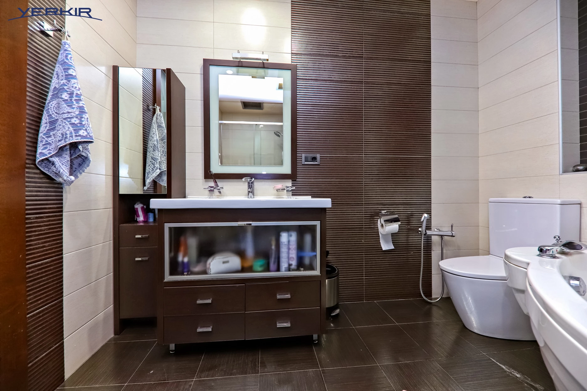 Apartments Code: 1+8347796