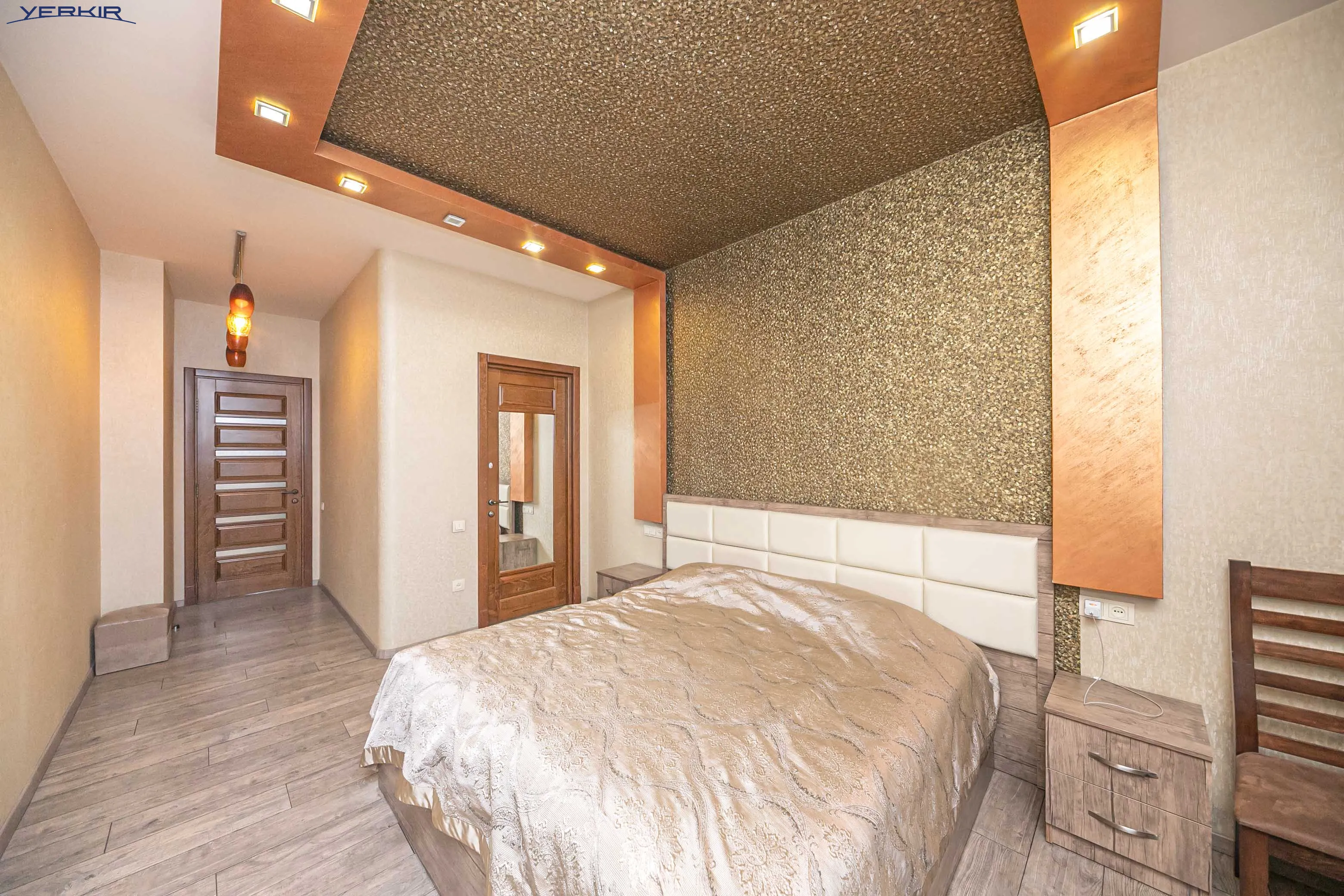 Apartments Code: 9+3621224