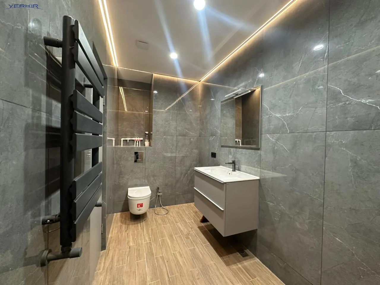 Apartments Code: 9+3768613