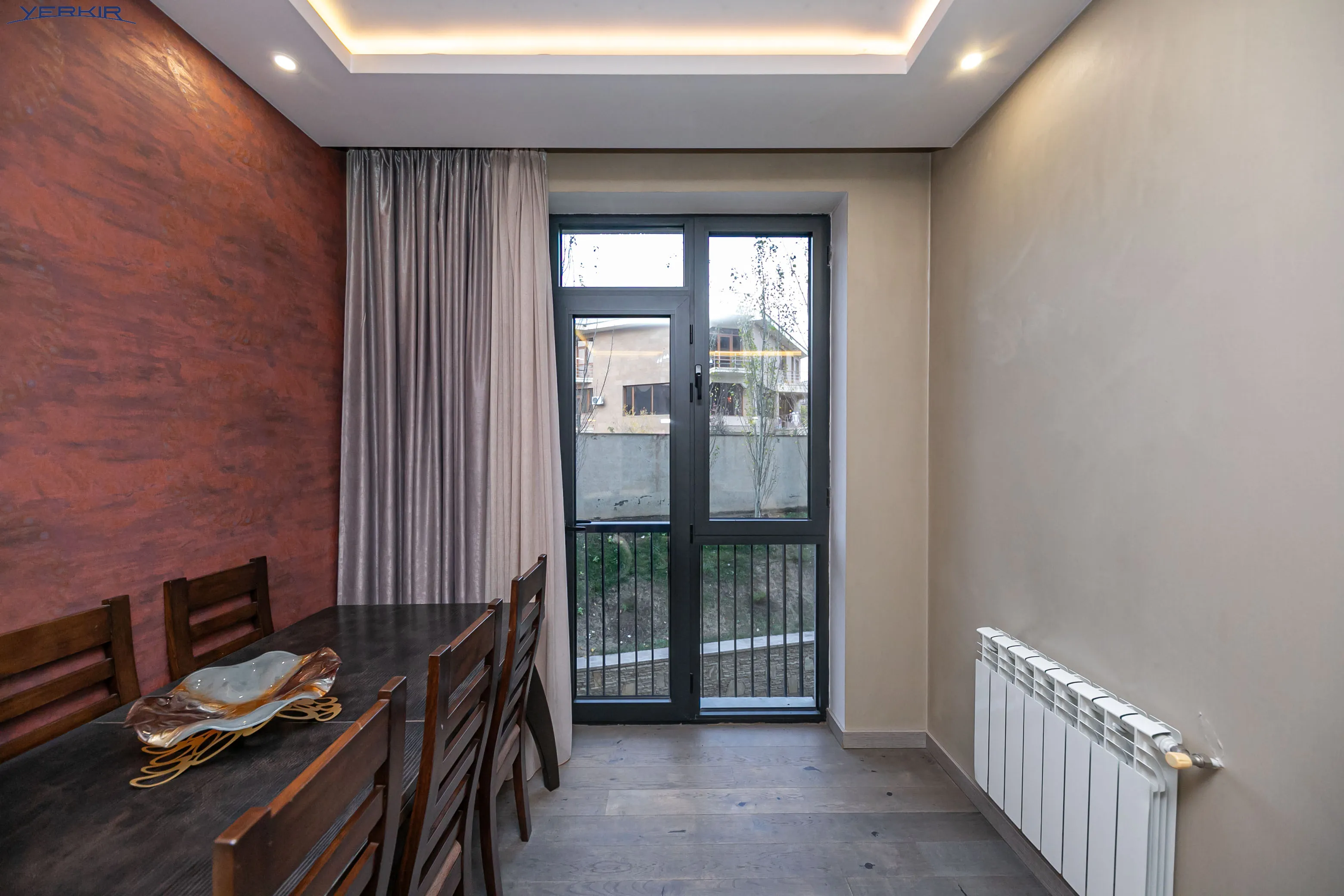 Apartments Code: 9+3621224