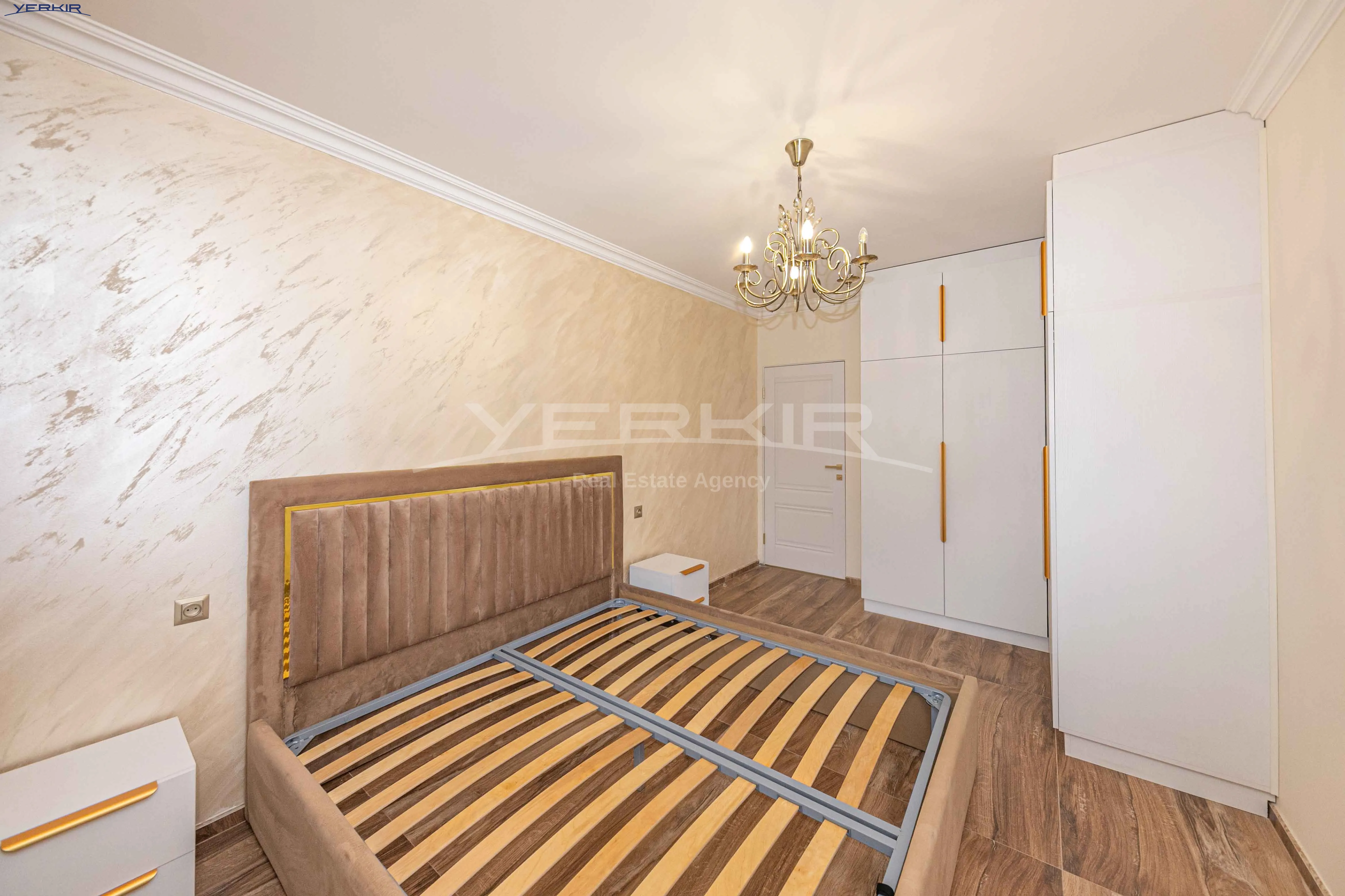 Բնակարաններ Կոդ` 5+3234855