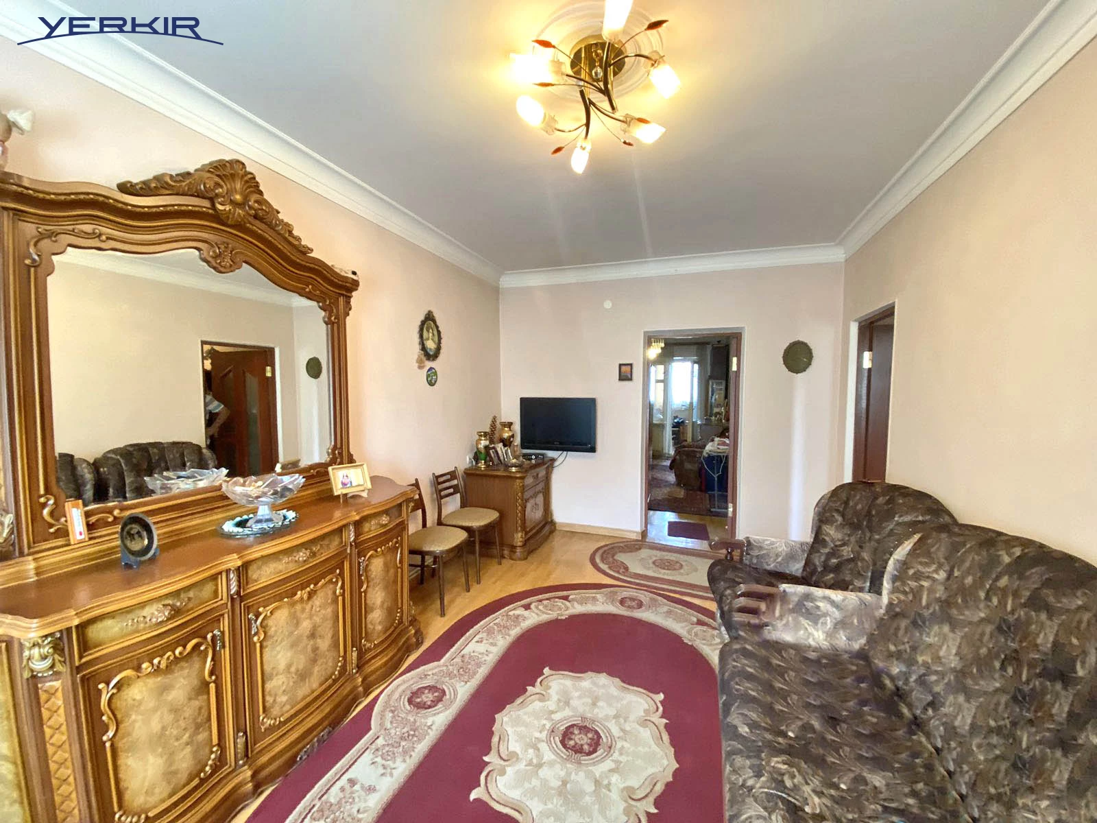 Բնակարաններ Կոդ` 4+210904
