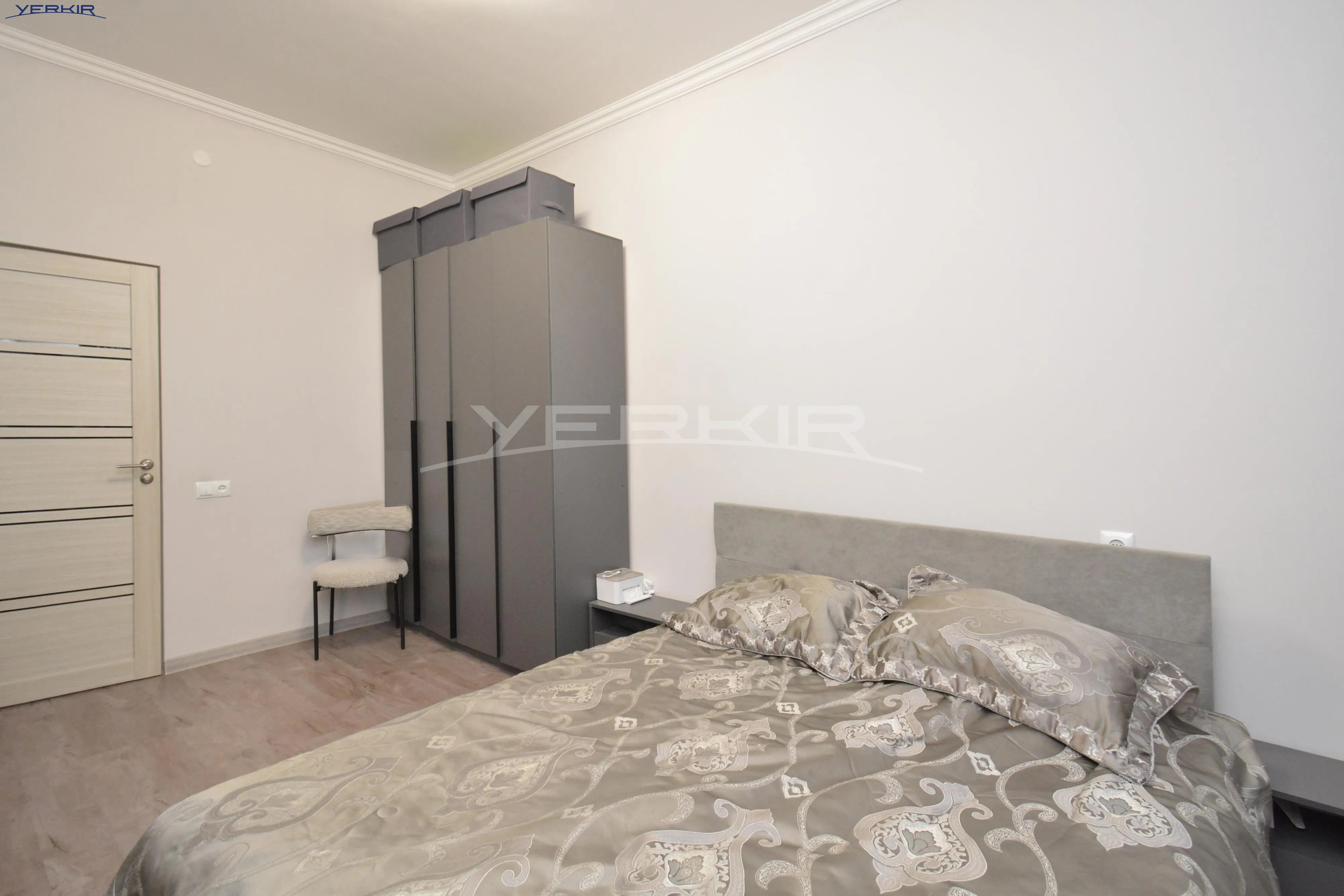 Apartments Code: 9+3714189