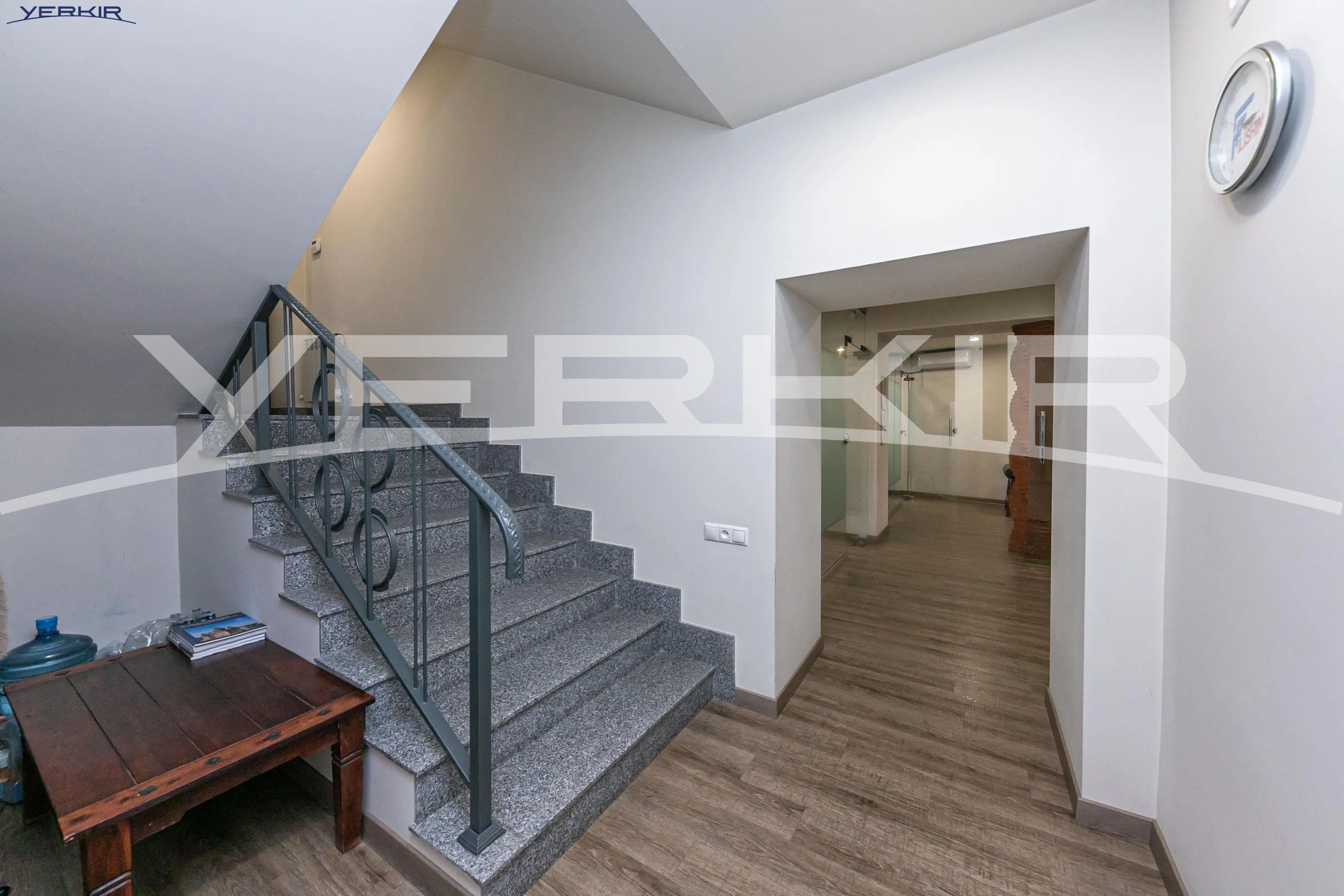 Commercial properties Code: 10+90163