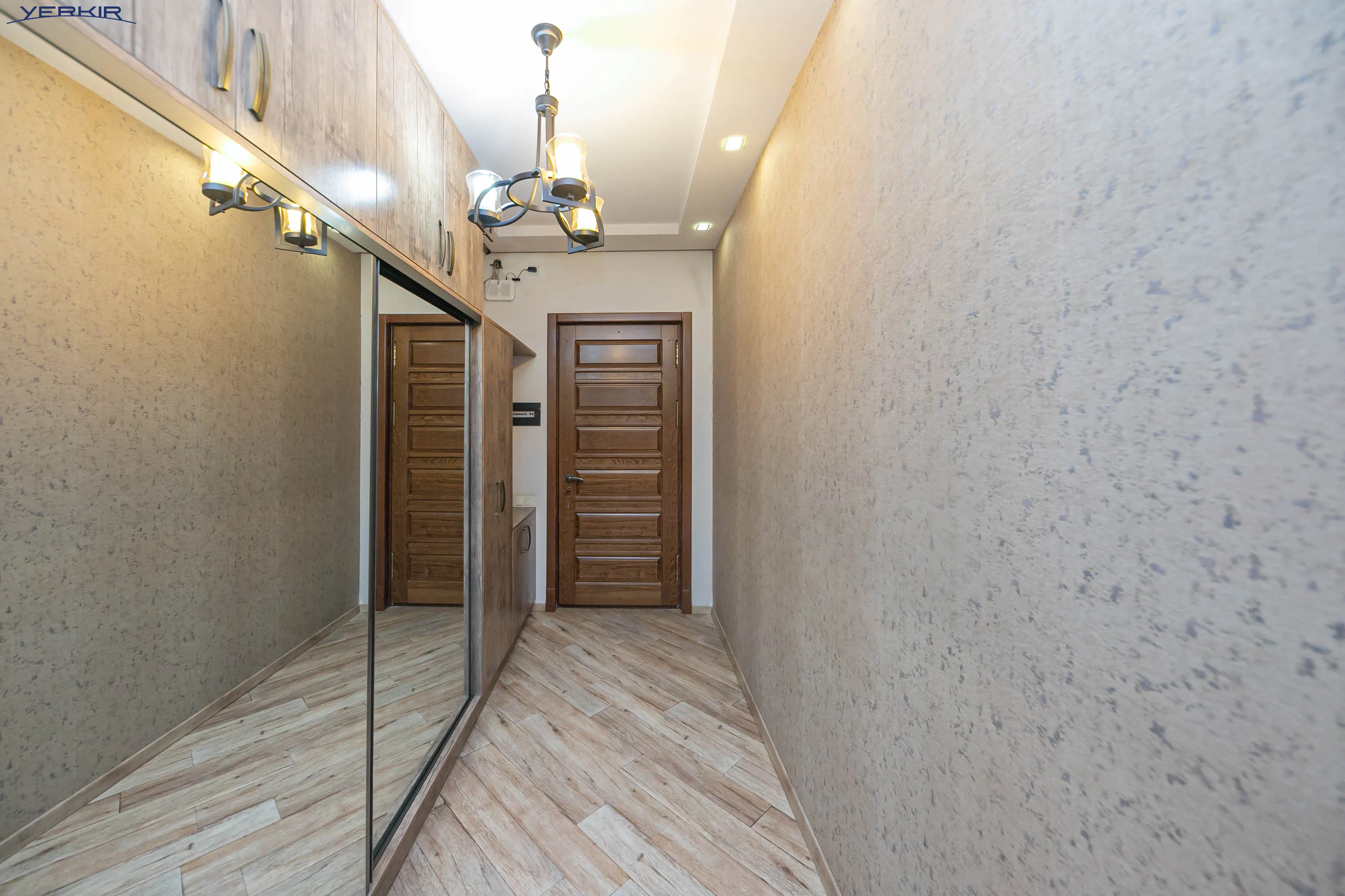 Apartments Code: 9+3621224