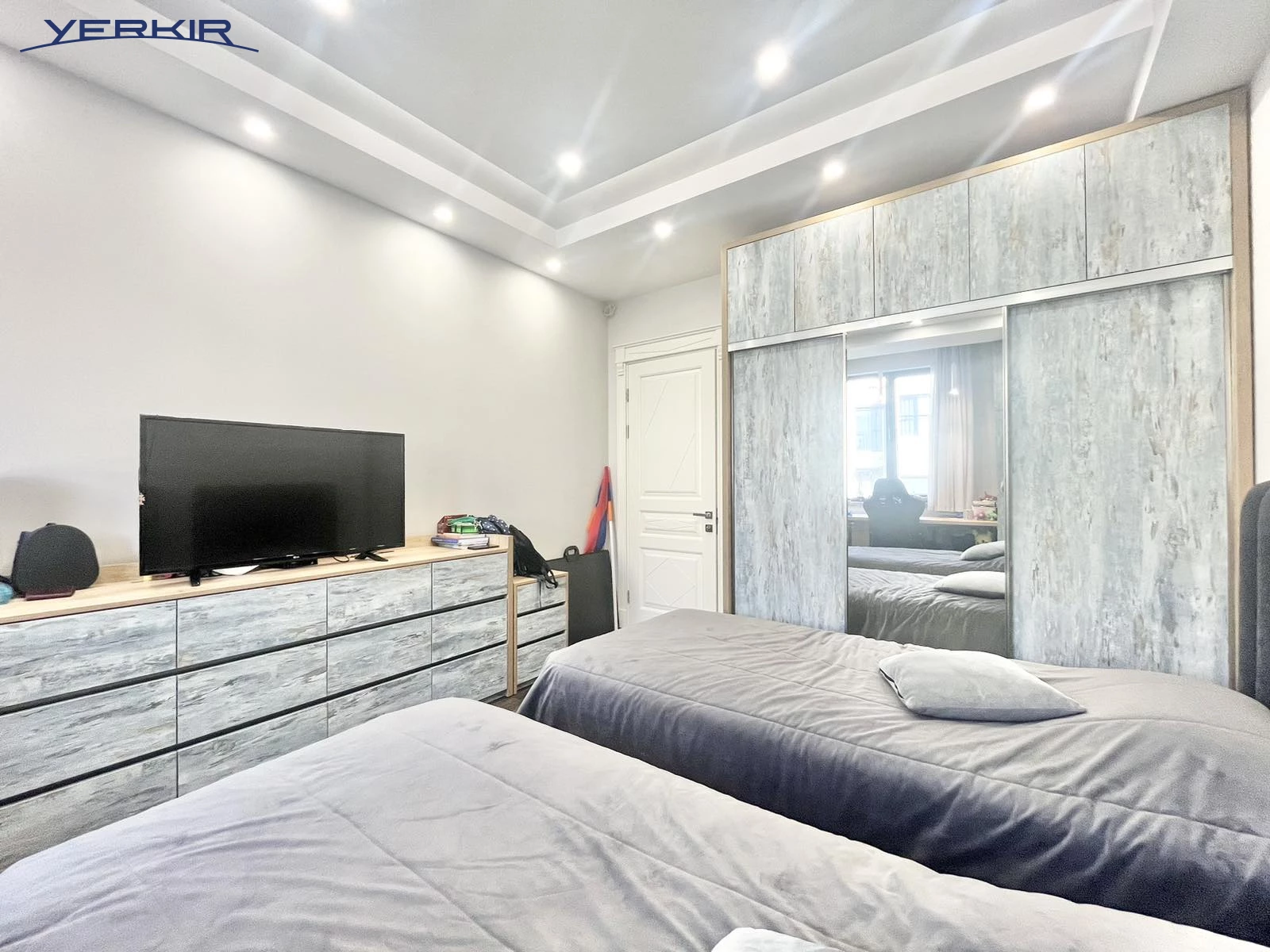 Apartments Code: 9+4260538